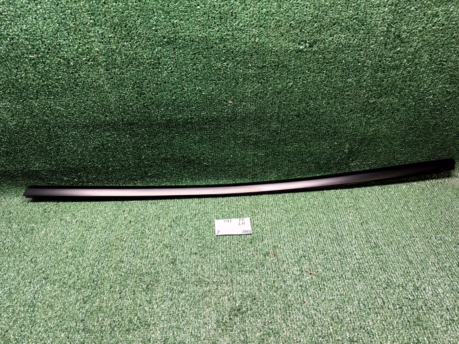 ♦️2020 – 2024 TESLA MODEL Y FRONT LEFT DOOR WINDOW BELT MOLDING OEM 1621166-00-B