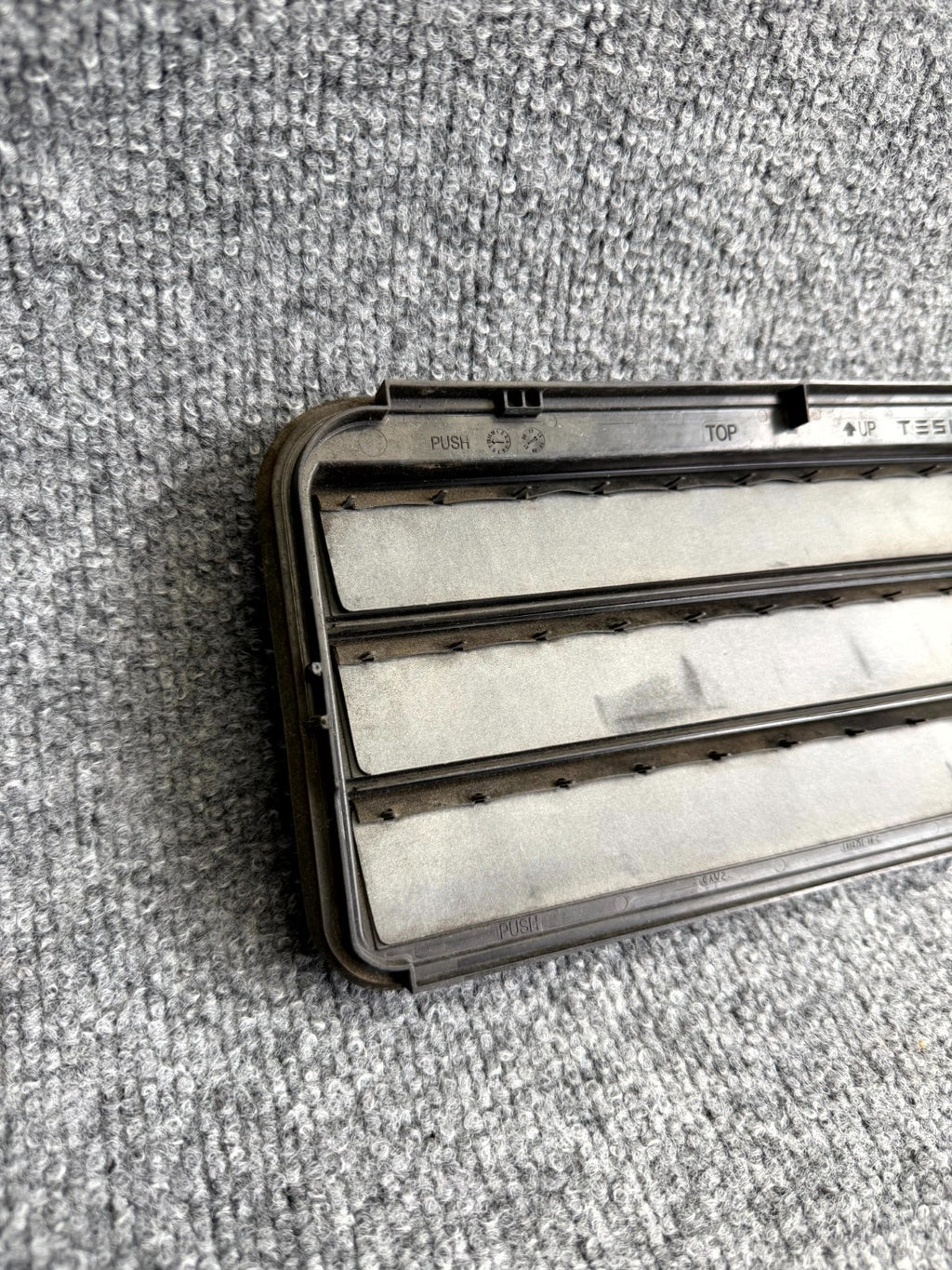 2017 - 2023 TESLA MODEL 3 AIR EXTRACTOR CABIN VENT GRILLE OEM, 1098751-00-C