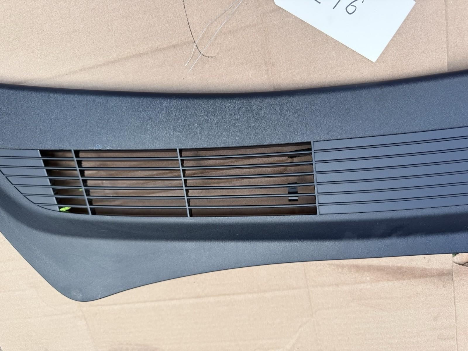 ♦️17-23 TESLA MODEL 3 FRONT WINDSHIELD COWL VENT COVER PANEL OEM, 1081675-00-E