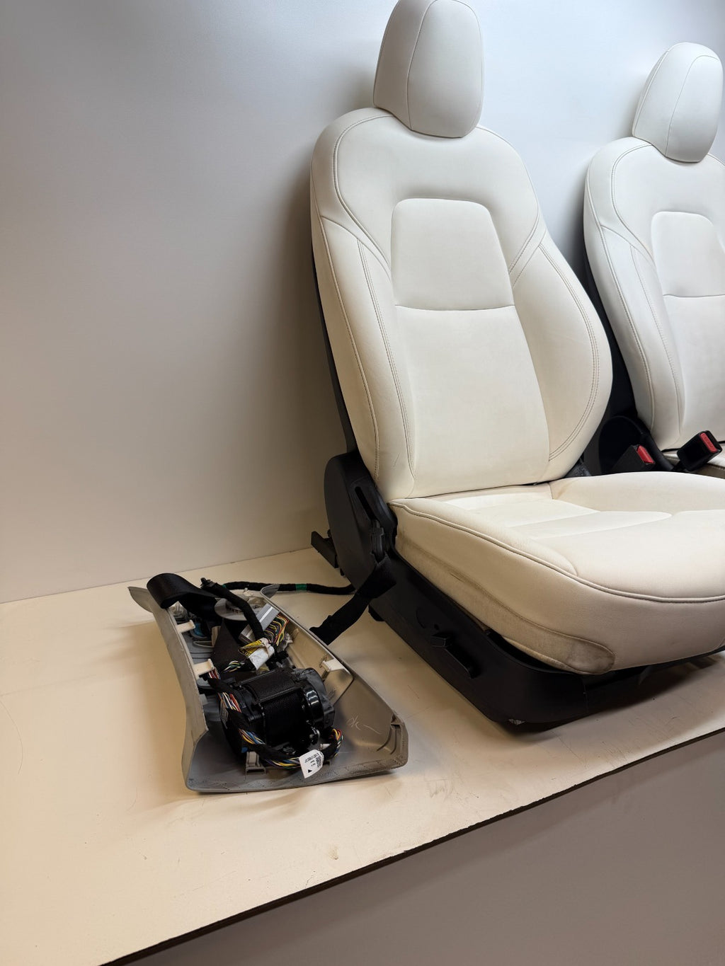 2017-2023 TESLA MODEL Y FRONT & REAR SET OF SEATS ASSY WHITE