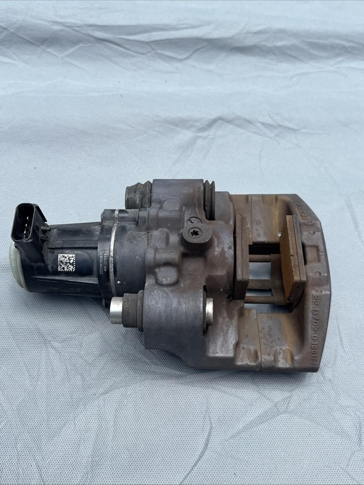♦️2012-2015 TESLA MODEL S REAR LEFT PARKING BRAKE CALIPER OEM, 1021252-00-D