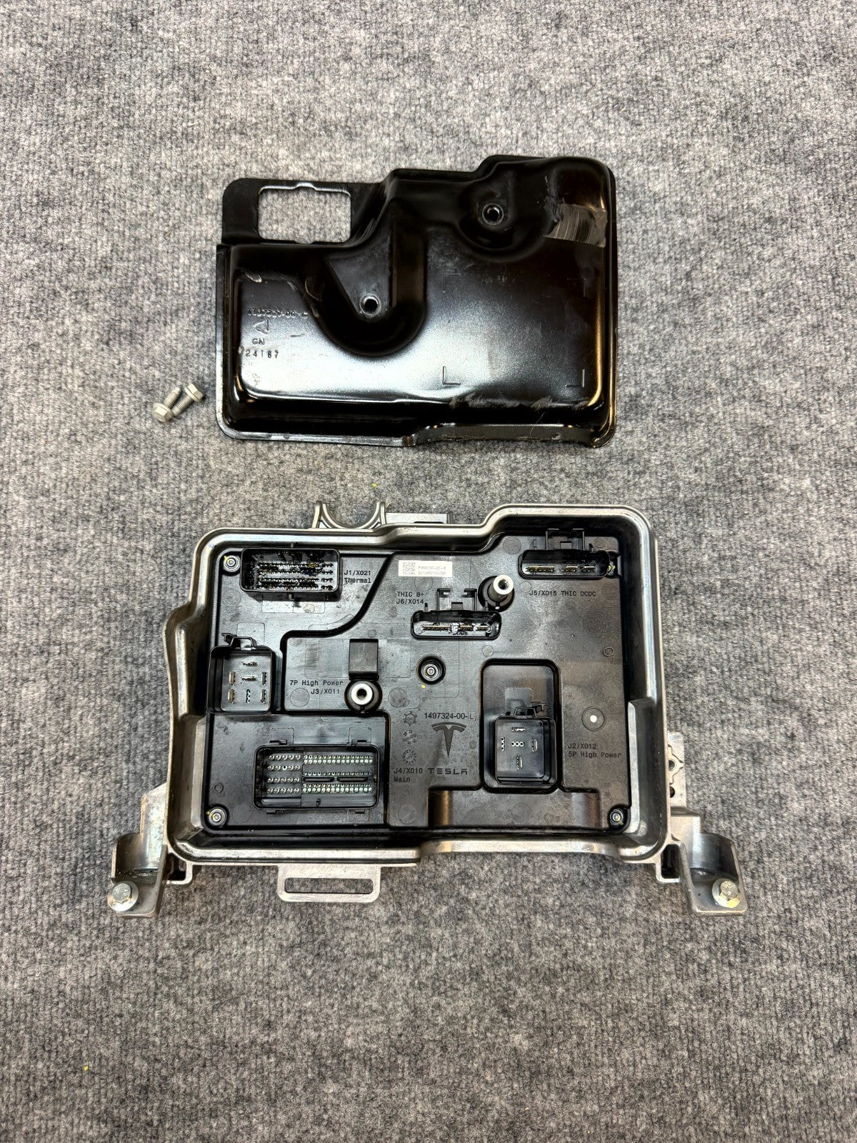 2020-2024 TESLA MODEL Y FRONT BODY COMPUTER CONTROL MODULE COVER OEM, 1497327-00