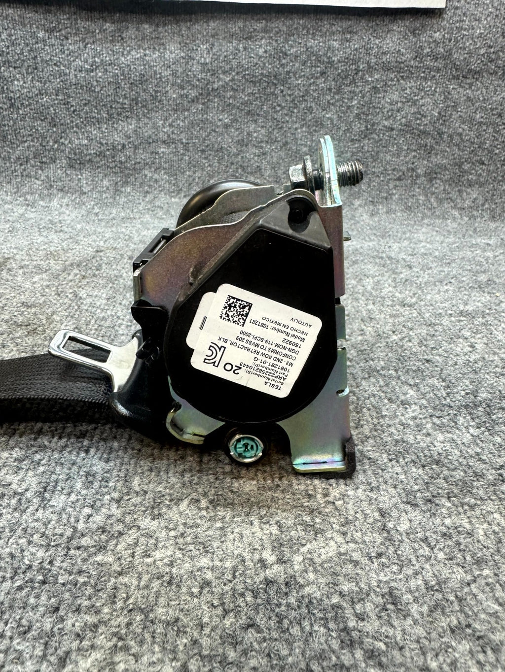 2017 - 2023 TESLA MODEL 3 REAR RIGHT / LEFT SEAT BELT RETRACTOR OEM 1081281-01-G