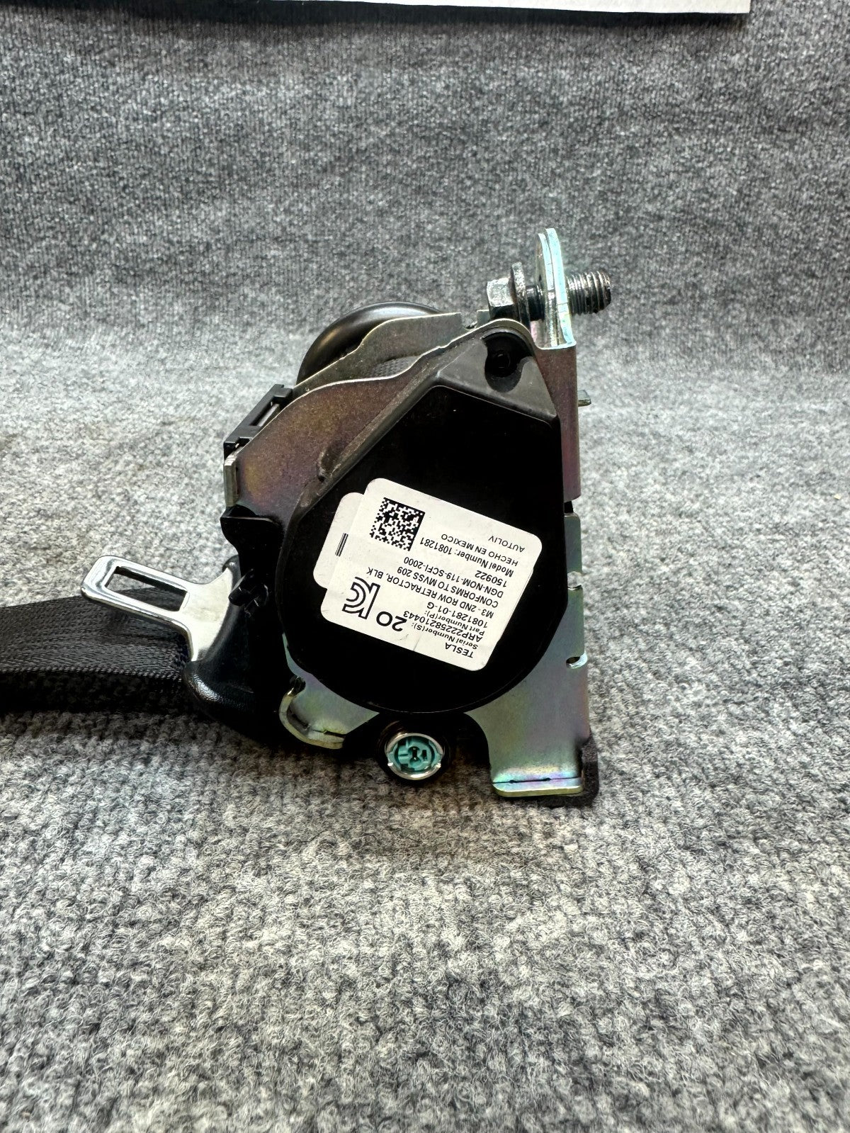 2017 - 2023 TESLA MODEL 3 REAR RIGHT / LEFT SEAT BELT RETRACTOR OEM 1081281-01-G