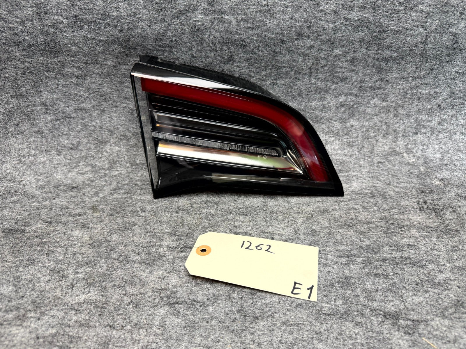 ♦️17-23 TESLA MODEL 3 REAR LEFT SIDE INNER TAILLIGHT LED LAMP OEM, 1077401 00 G