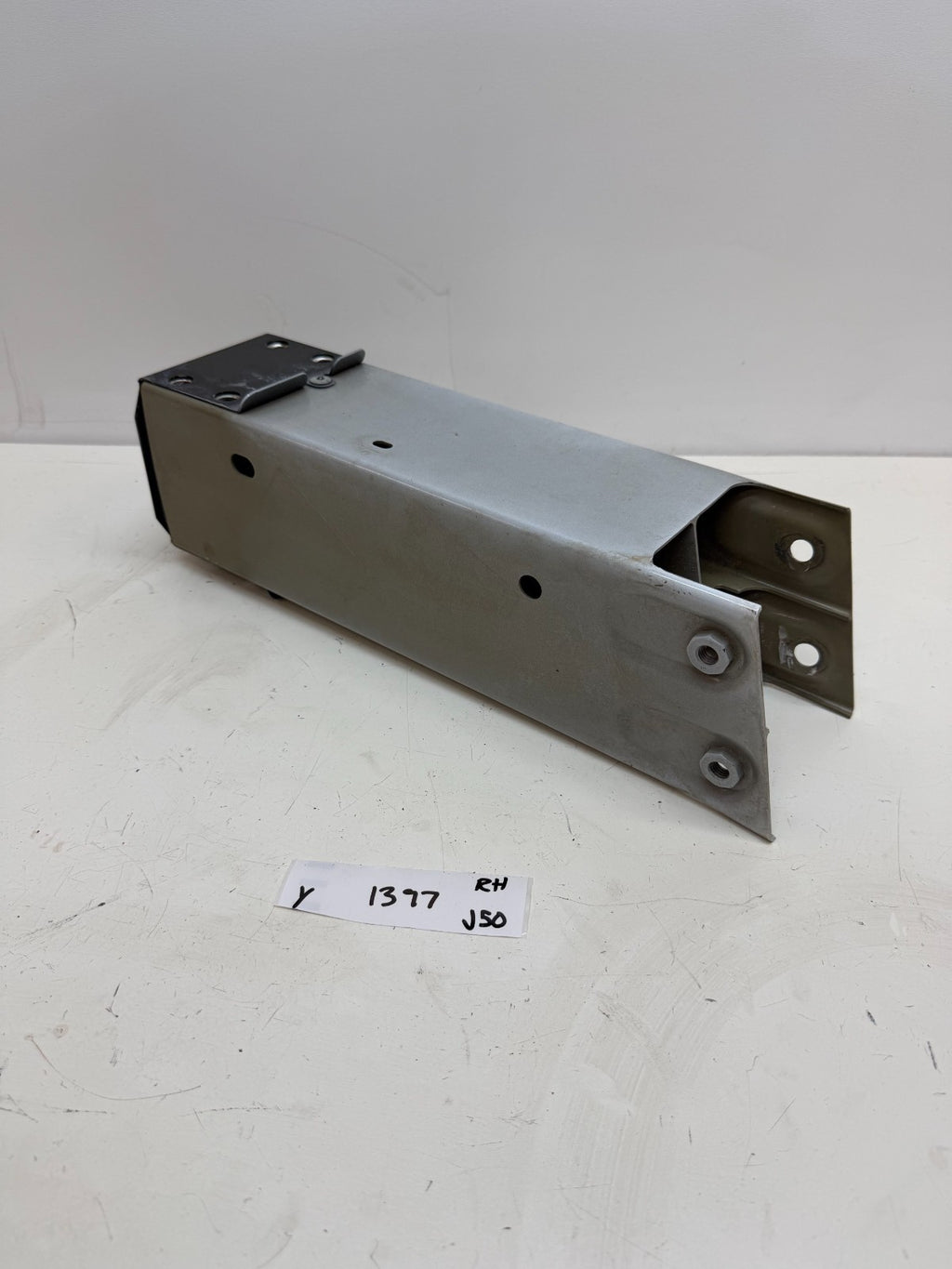 2017 - 2024 TESLA MODEL Y FRONT BUMPER RIGHT REINFORCEMENT BAR MOUNT BRACKET