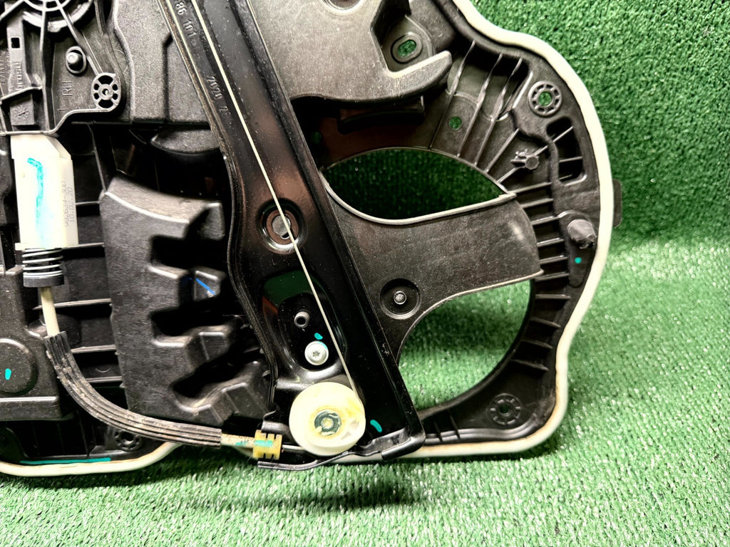 ♦️2020 - 2024 TESLA MODEL Y FRONT RIGHT WINDOW REGULATOR MOTOR OEM, 1495509-98-B