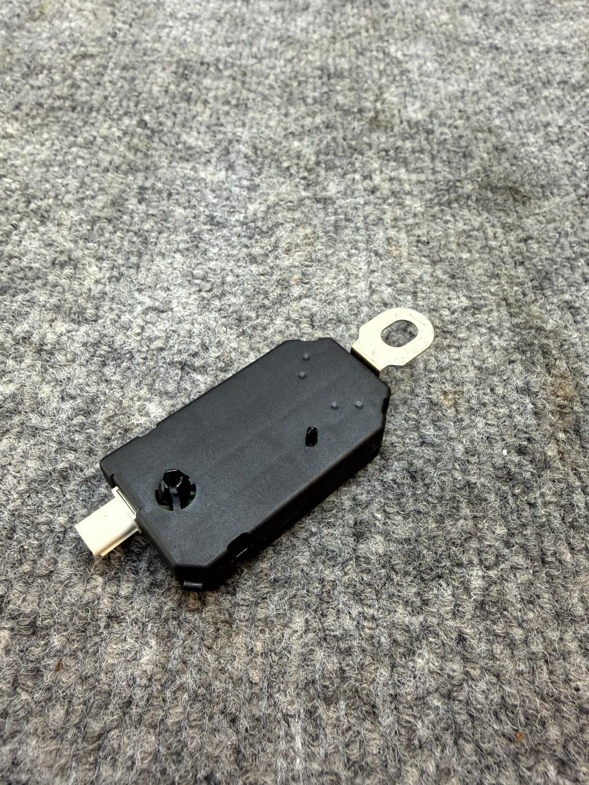 2017–2023 TESLA MODEL 3 ANTENNA AMPLIFIER FM RADIO MODULE OEM, 1079735-00-A