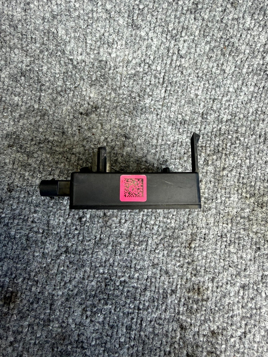 2017 – 2023 TESLA MODEL 3 REAR BUMPER BODY CONTROL MODULE BCM OEM, 1097855-00-E