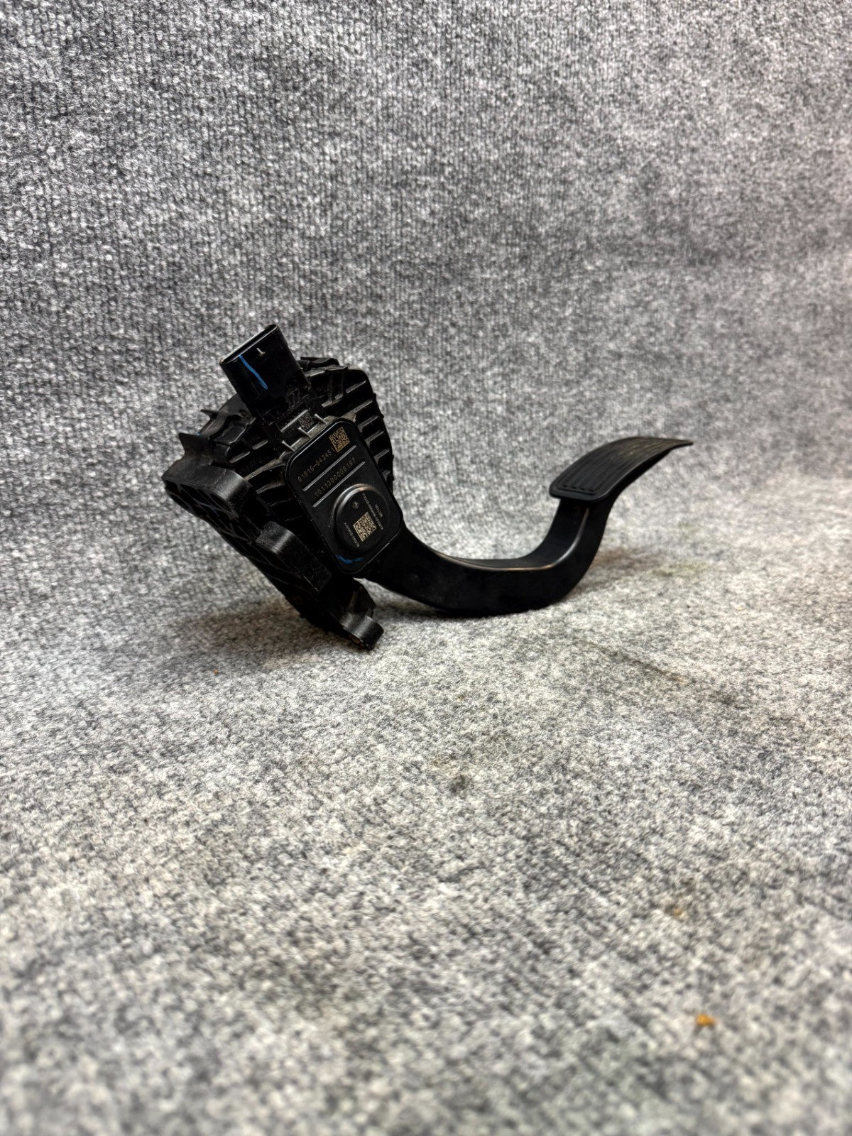 2017 - 2023 TESLA MODEL 3 ELECTRIC ACCELERATOR GAS PEDAL OEM, 1044695-00-A