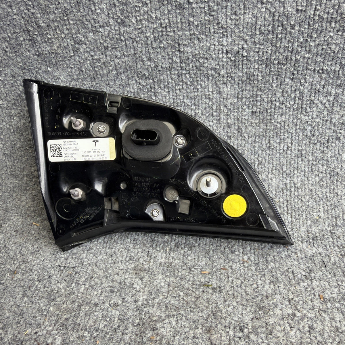 OEM 2020 - 2024 Tesla Model Y Right Inner 4 Pin Tail Light Lamp 1502089-00-B