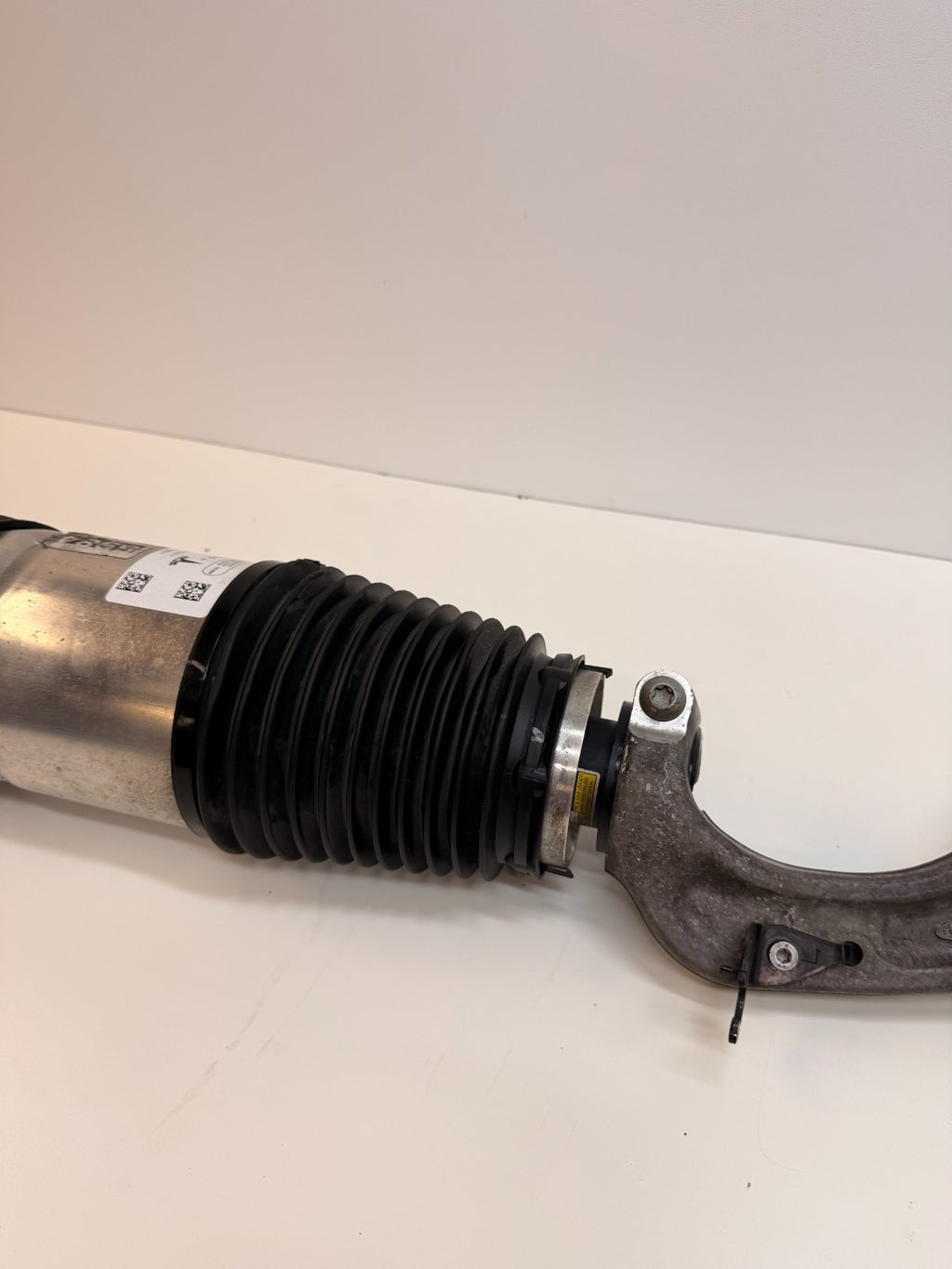 2016-2020 Tesla Model S Front Left Air Suspension Shock Strut 1067361-25-C