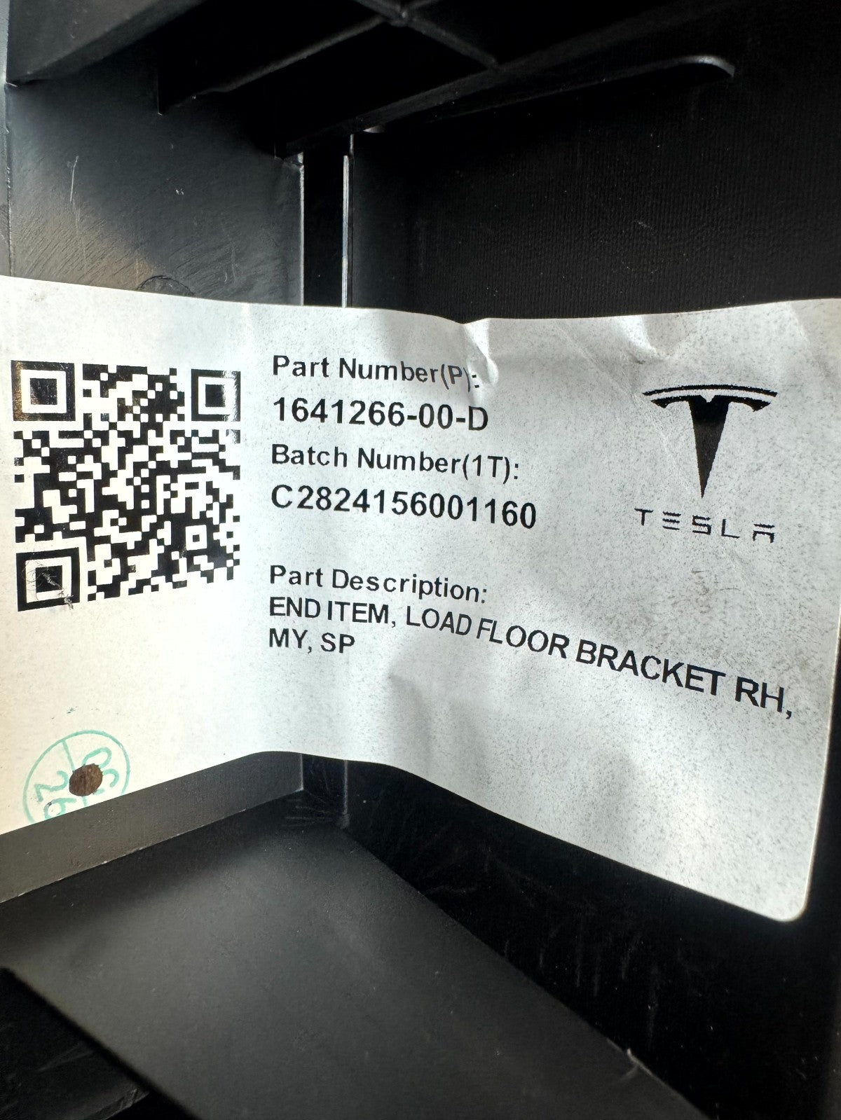 2020-2024 TESLA MODEL Y REAR RIGHT SIDE TRUNK FLOOR TRIM COVER OEM, 1641266-00-D