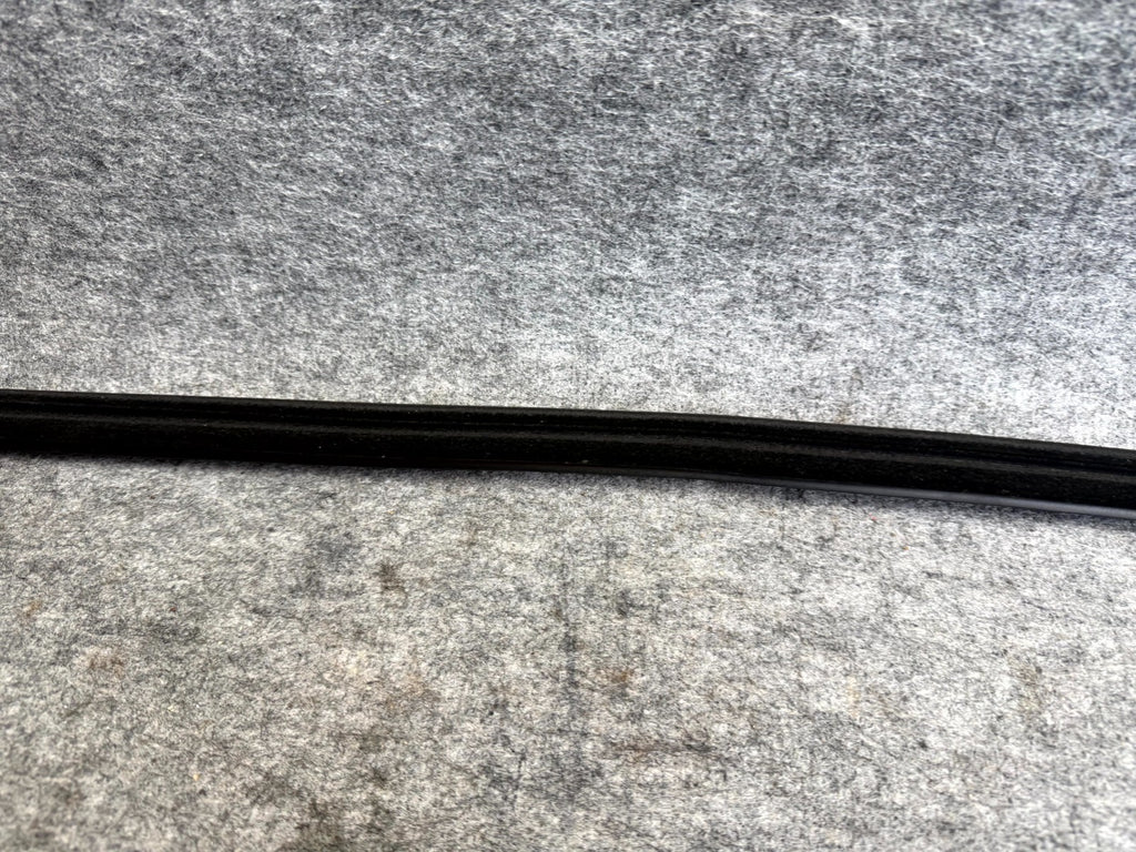 ♦️12-20 TESLA MODEL S FRONT RIGHT SIDE DOOR WINDOW MOLDING TRIM OEM 1038394-00-A