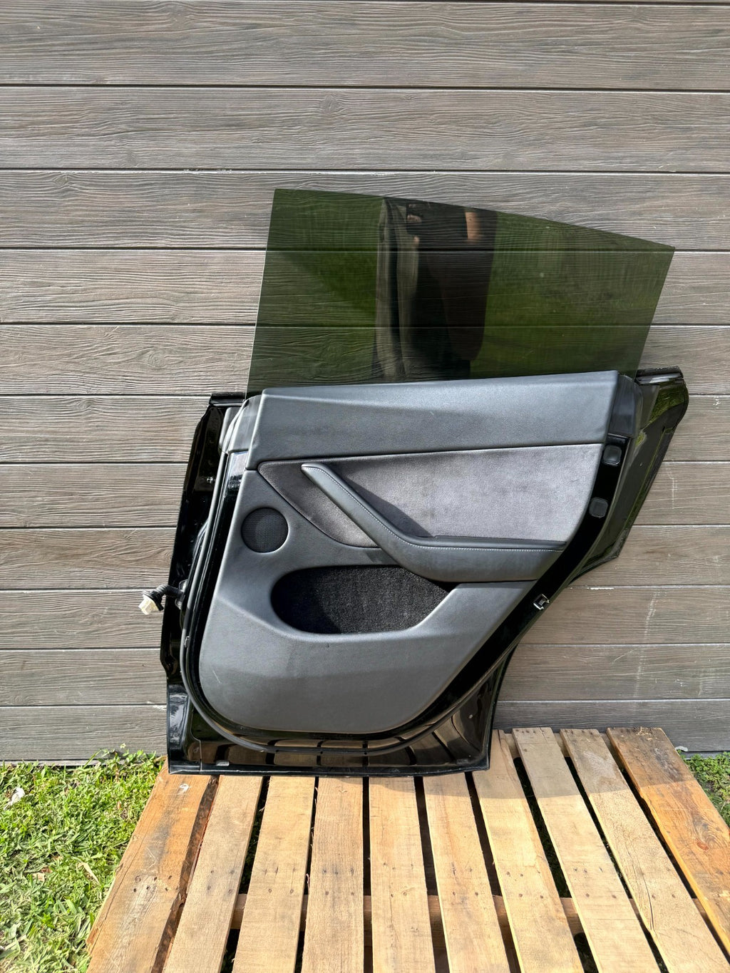 2020 - 2024 TESLA MODEL Y REAR RIGHT SIDE DOOR SHELL ASSEMBLY OEM, 1493562-E0-A