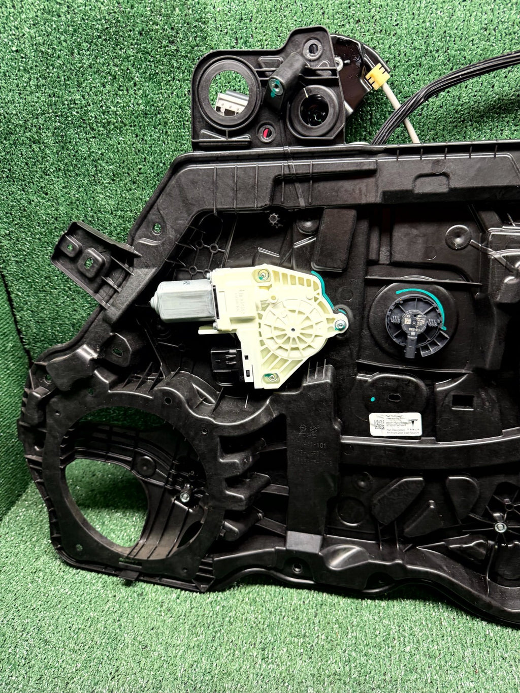 ♦️2020 - 2024 TESLA MODEL Y FRONT RIGHT WINDOW REGULATOR MOTOR OEM, 1495509-98-B
