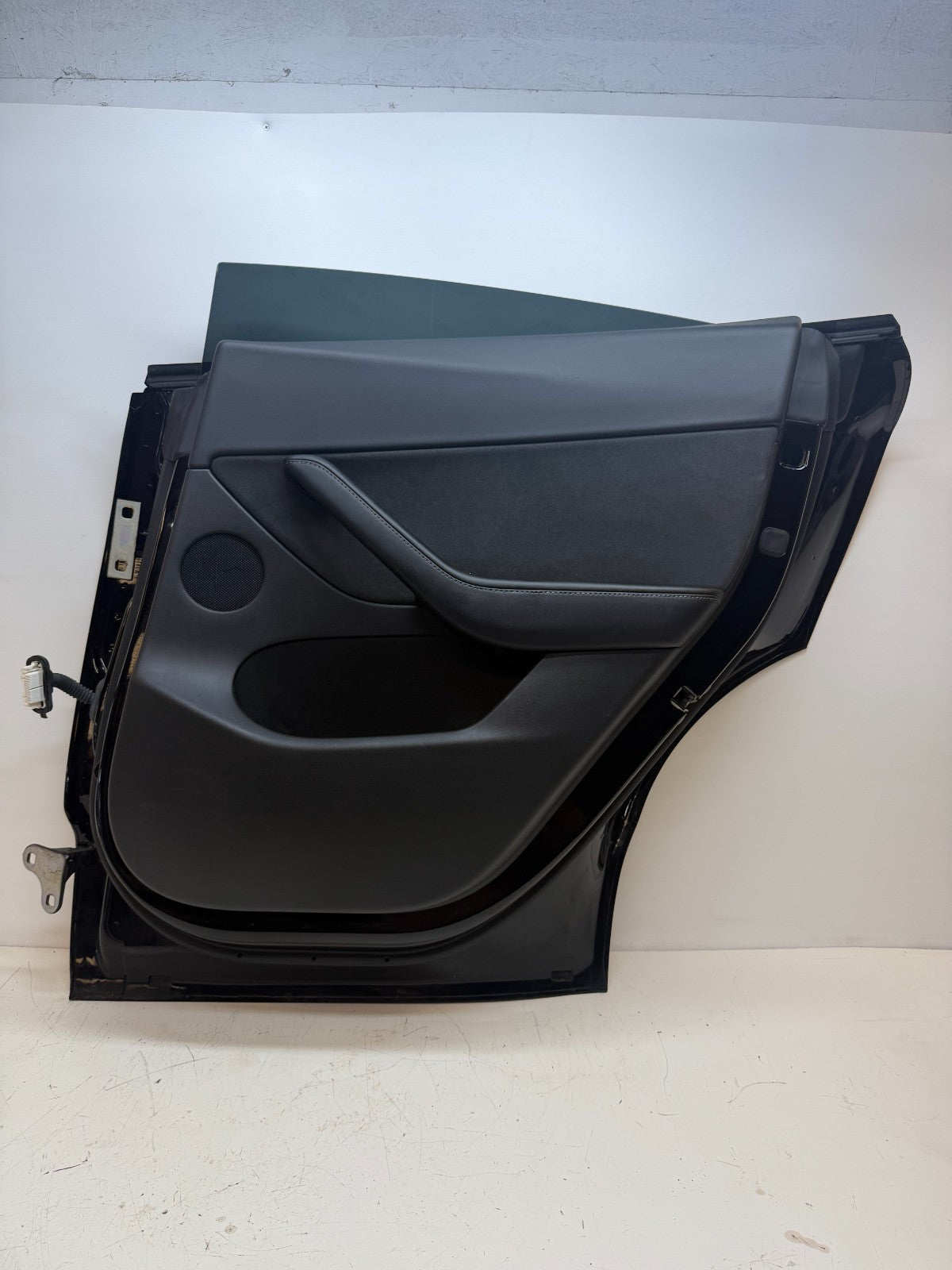 2016-2020 Tesla Model Y Rear Right Passenger Complete Door Assembly W/ Glass