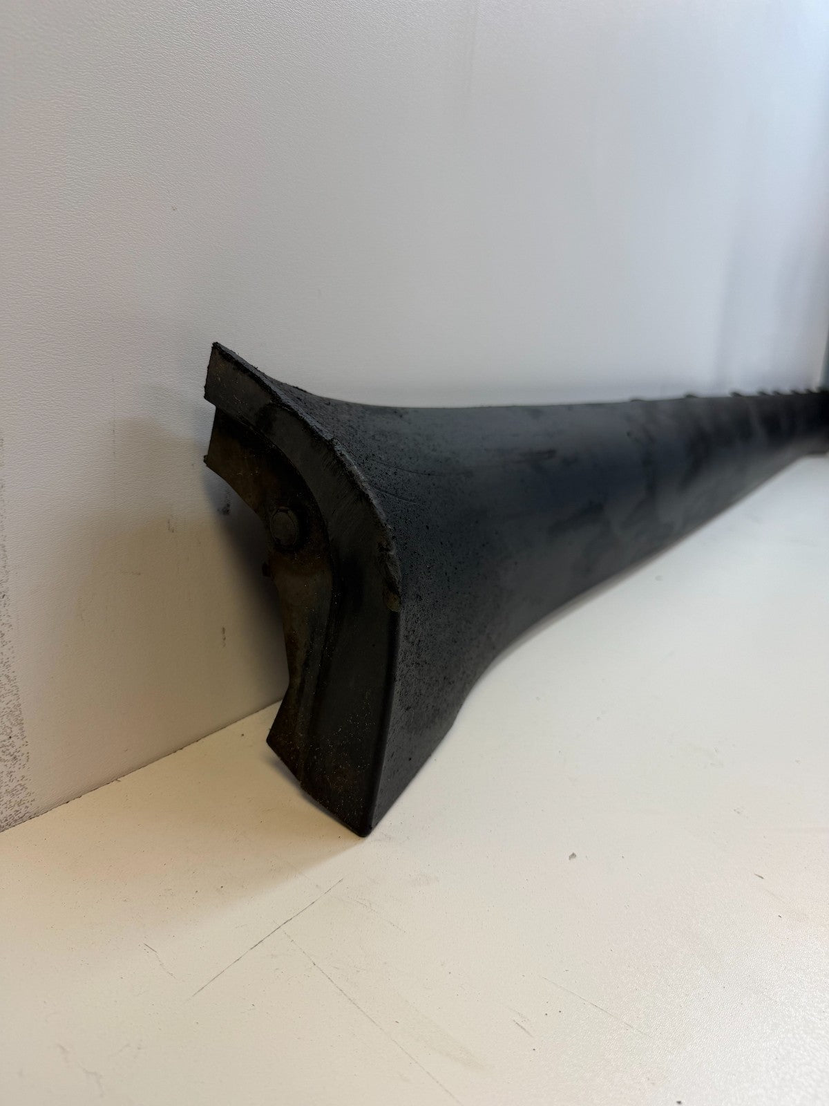 20-24 Tesla Model Y Left Door Side Skirt Molding Rocker Cover 1497740-00-B