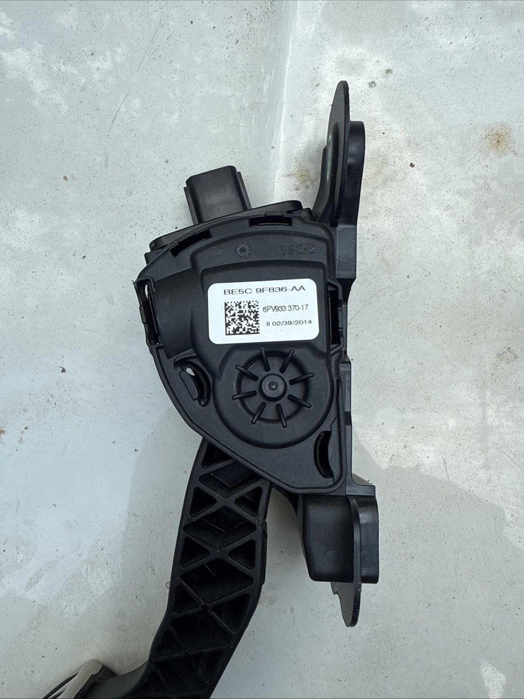 ♦️12-20 TESLA MODEL S LEFT SIDE ACCELERATOR GAS THROTTLE PEDAL OEM, 6PV933370