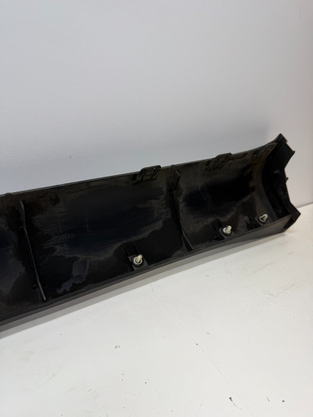 20-24 Tesla Model Y Left Door Side Skirt Molding Rocker Cover 1497740-00-B