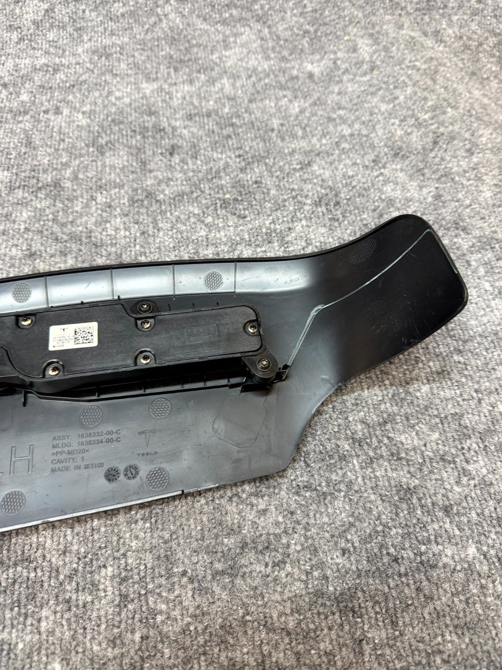 2020-2024 TESLA MODEL Y FRONT LEFT SEAT TRIM W/ CONTROL SWITCHES OEM, 163833200C