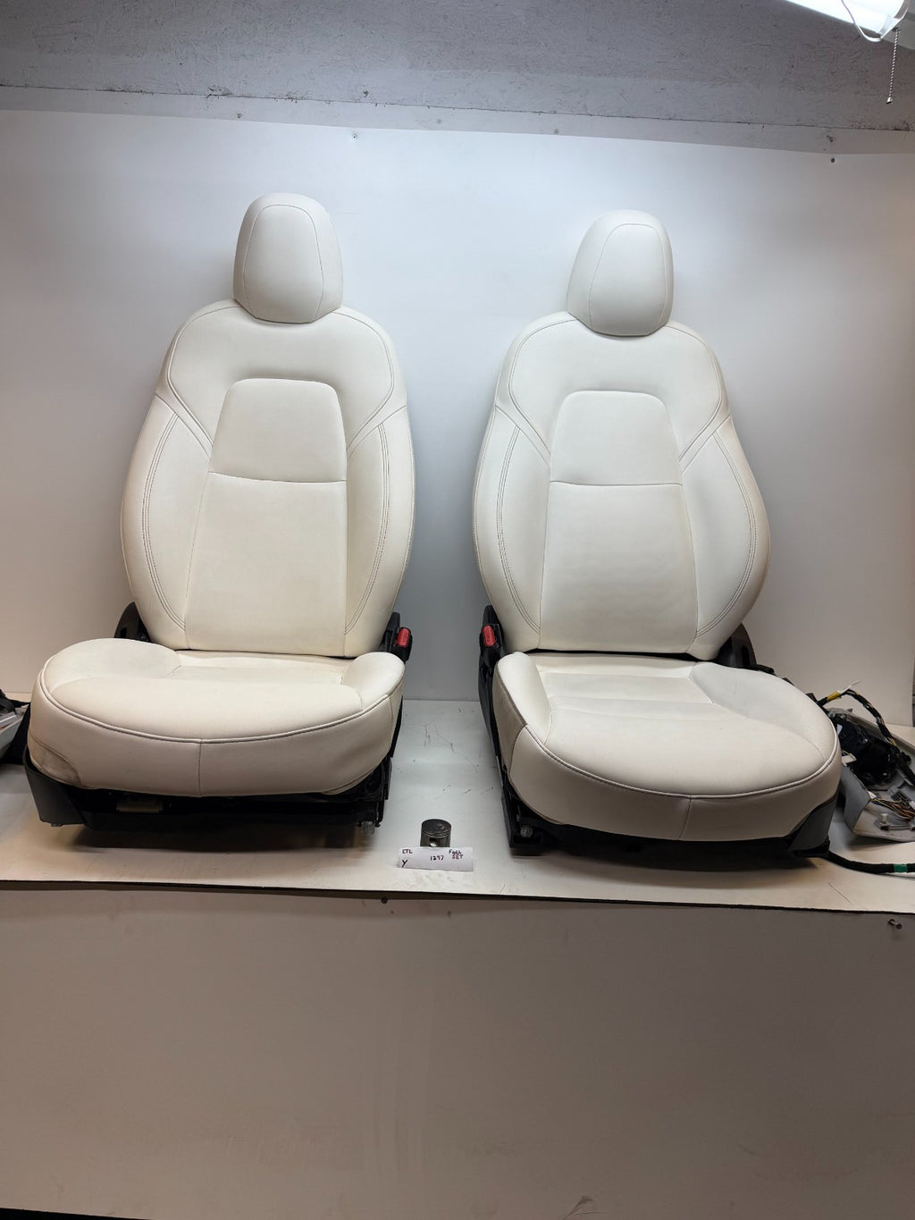 2017-2023 TESLA MODEL Y FRONT & REAR SET OF SEATS ASSY WHITE