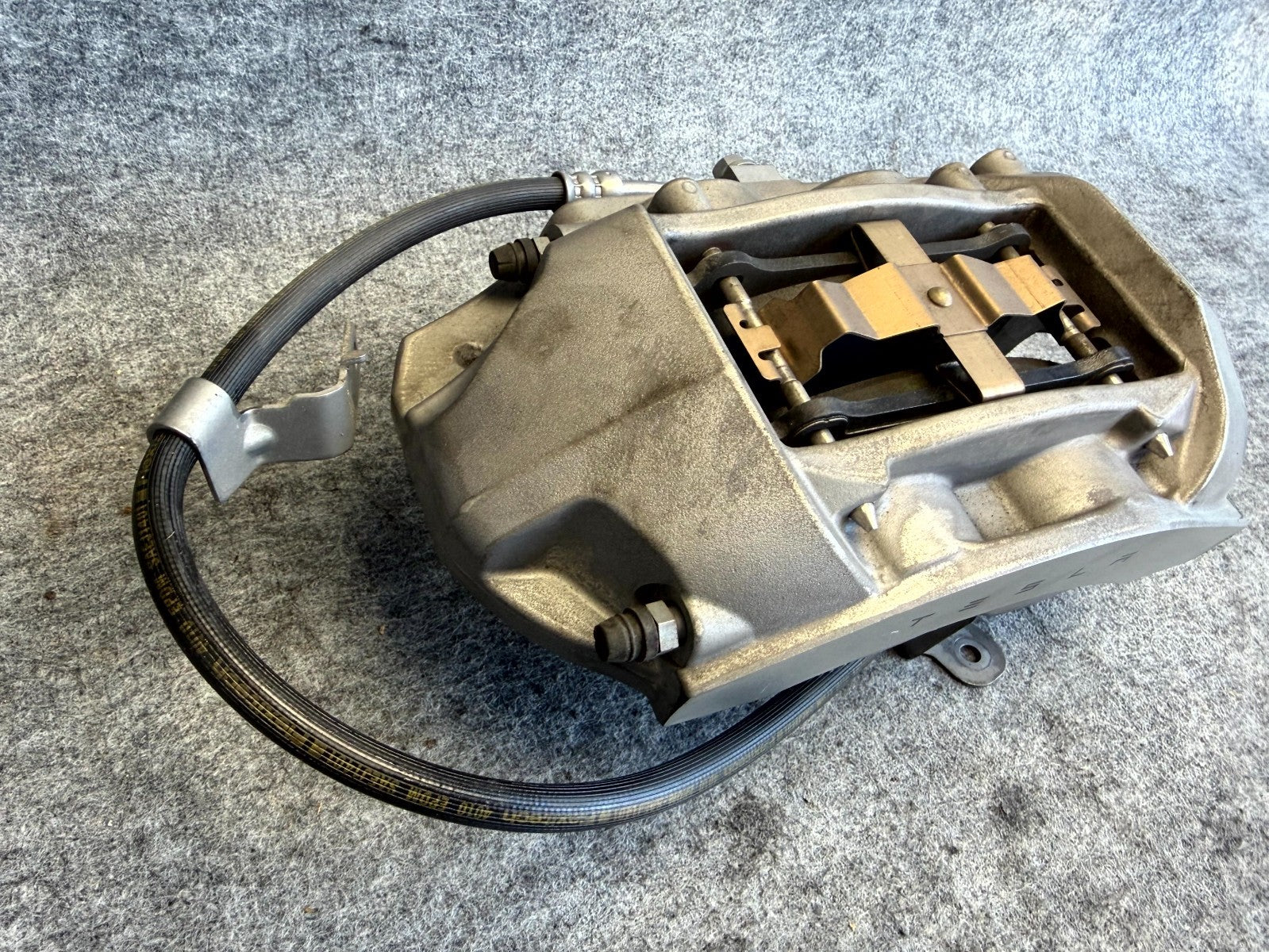 ♦️17-23 TESLA MODEL 3 FRONT LEFT BRAKE CALIPER W/ BRAKE HOSE LINE OEM, 104462100