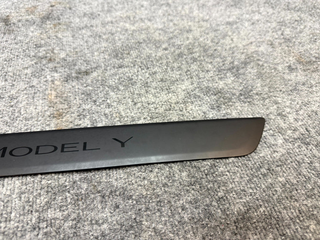 2020-2024 TESLA MODEL Y FRONT LEFT DOOR SILL SCUFF TRIM COVER OEM, 1494301-00-B