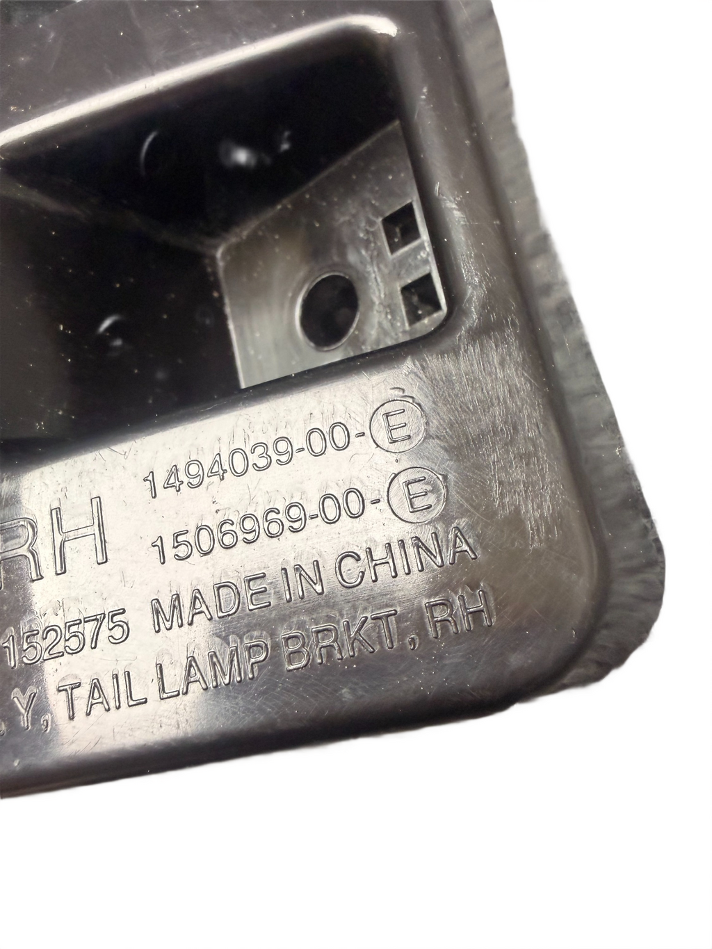 2020-2024 Tesla Model Y MY Rear Right Taillight Tail Lamp Bracket 1494039-00-E