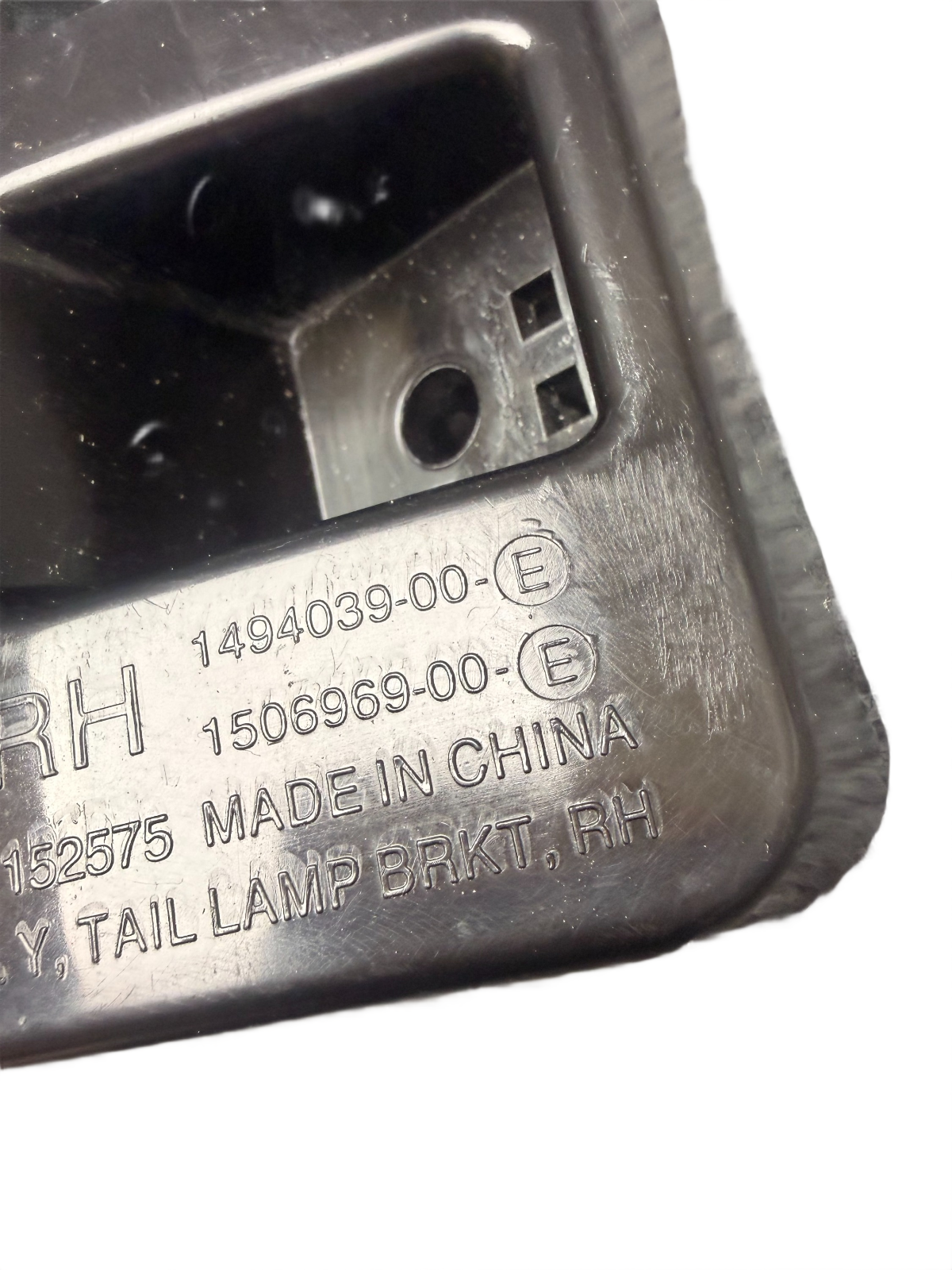 2020-2024 Tesla Model Y MY Rear Right Taillight Tail Lamp Bracket 1494039-00-E