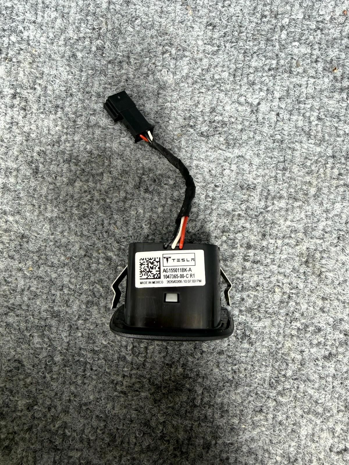2016-2023 Tesla Model X Rear Roof Headliner Map Dome Light Lamp OEM,1047365-00-C