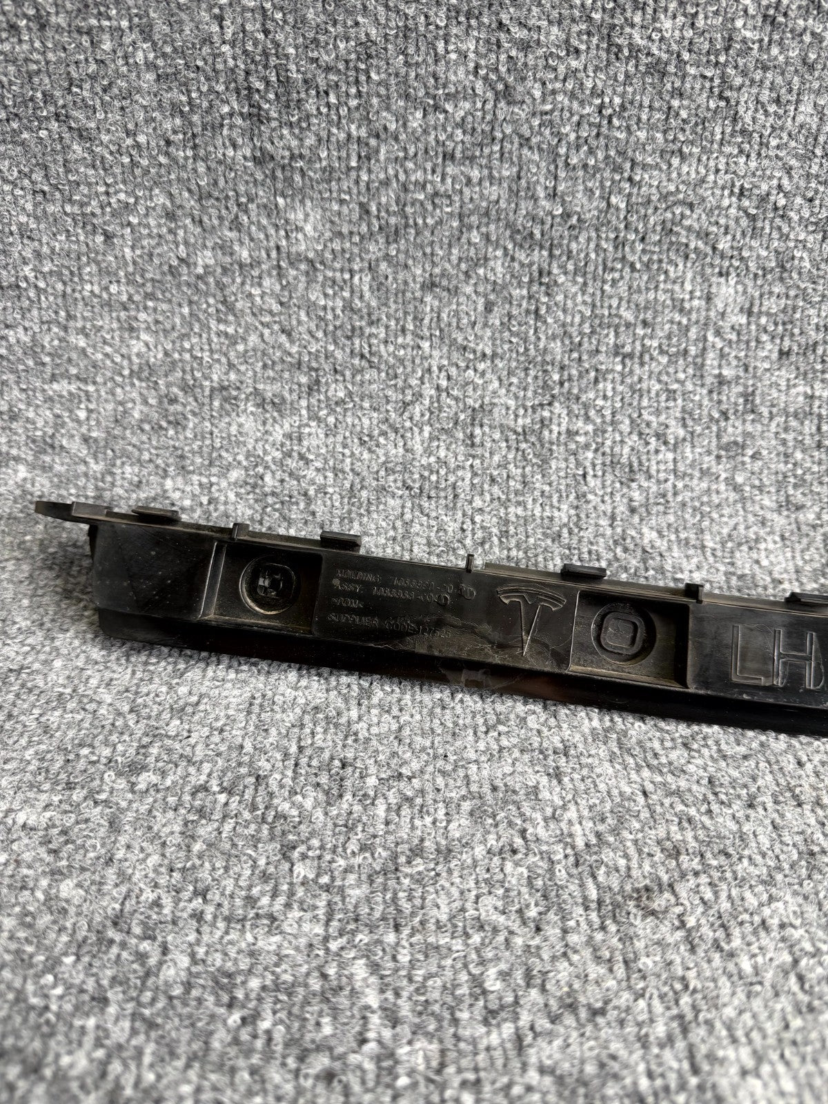 2017-2023 TESLA MODEL 3 REAR LEFT BUMPER LOWER SUPPORT BRACKET OEM, 1083990-00-I
