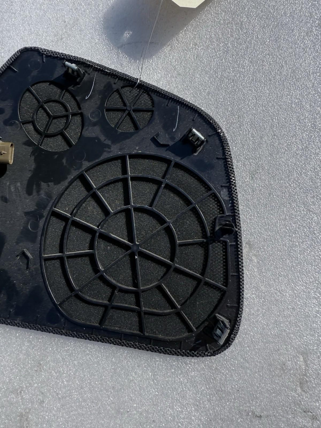 ♦️ 16-20 TESLA MODEL X REAR LEFT DRIVER SIDE DOOR SPEAKER GRILLE COVER OEM