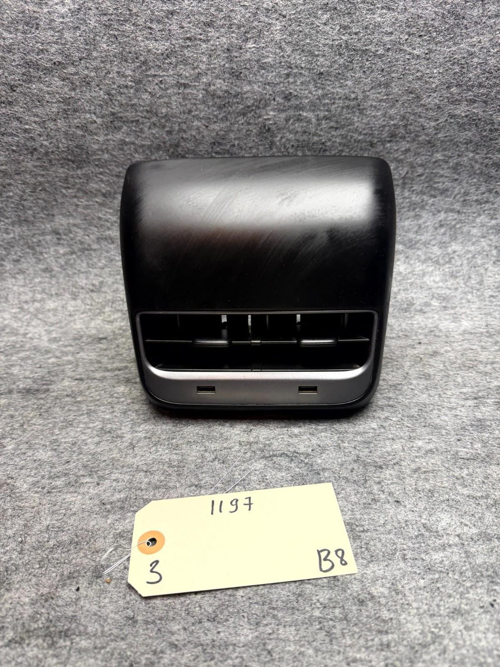 ♦️17-23 TESLA MODEL 3 REAR CENTER AIR VENT GRILL COVER & USB HUB OEM, 112170000C