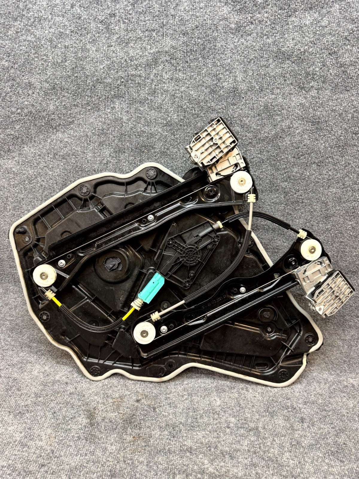 2020-2024 TESLA MODEL Y REAR LEFT SIDE DOOR WINDOW REGULATOR OEM, 1495512-00-E