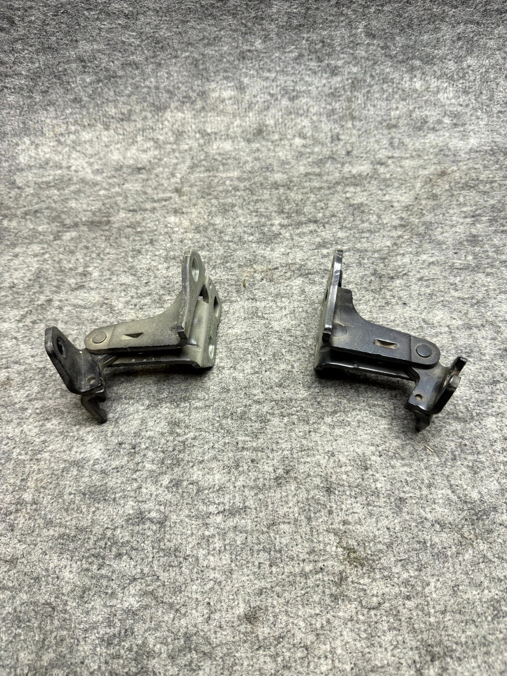 ♦️2017 – 2023 TESLA MODEL 3 FRONT LEFT & RIGHT SIDE DOOR HINGE SET OEM, 046571