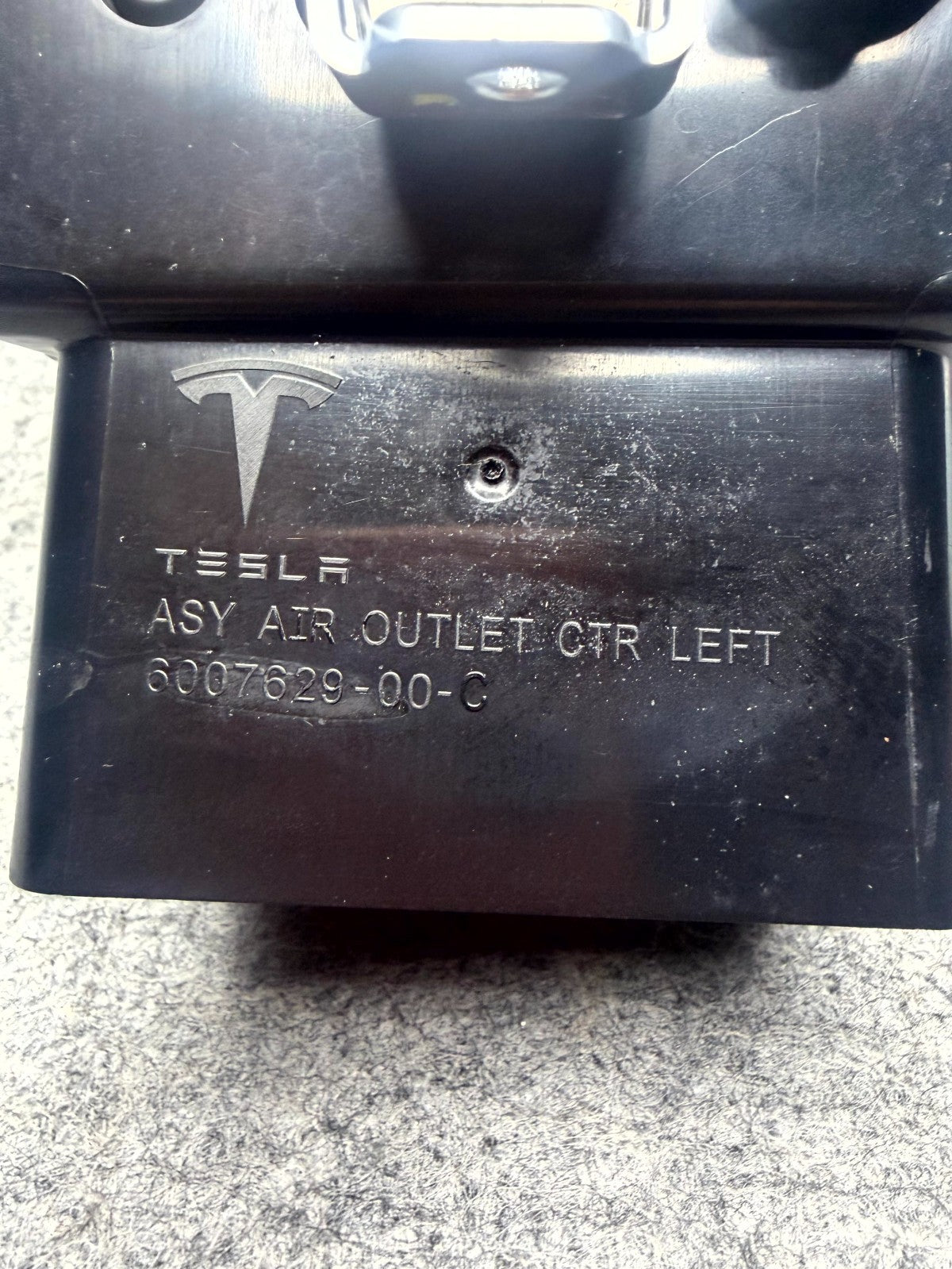 ♦️12 - 20 TESLA MODEL S FRONT LEFT CENTER MIDDLE AIR VENT TRIM OEM, 6007629-00-C