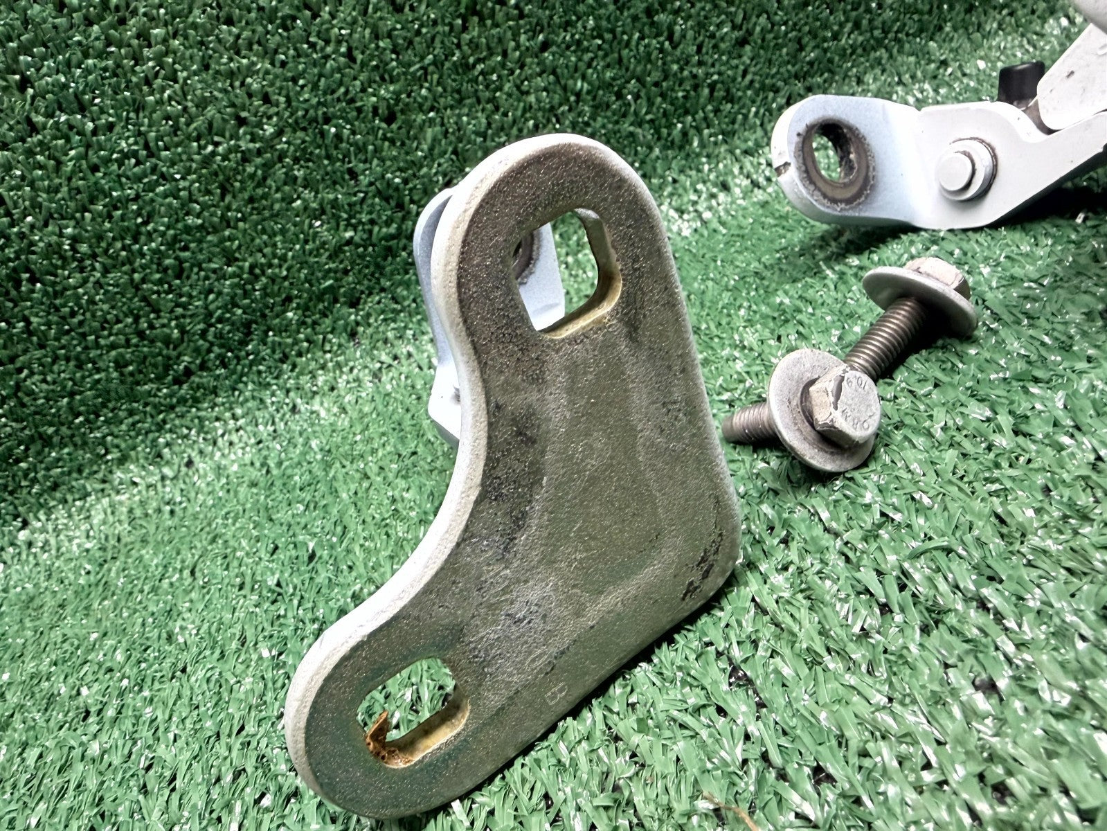 ♦️20-23 TESLA MODEL Y FRONT LEFT & RIGHT DOOR UPPER HINGE SET OEM, 1497496-00-B