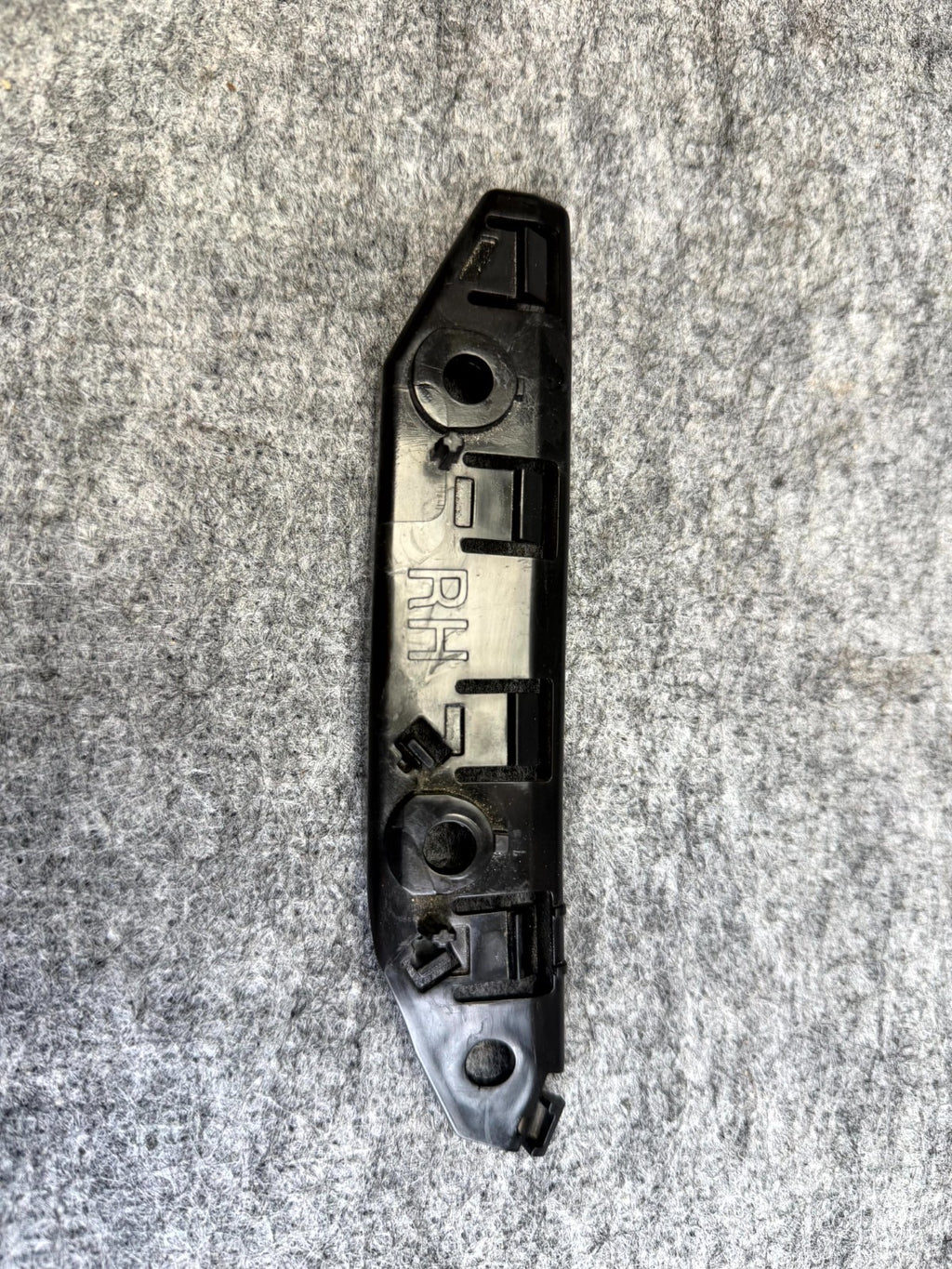♦️2017 - 2023 TESLA MODEL 3 FRONT RIGHT FENDER BUMPER BRACKET OEM, 1084181-00-E
