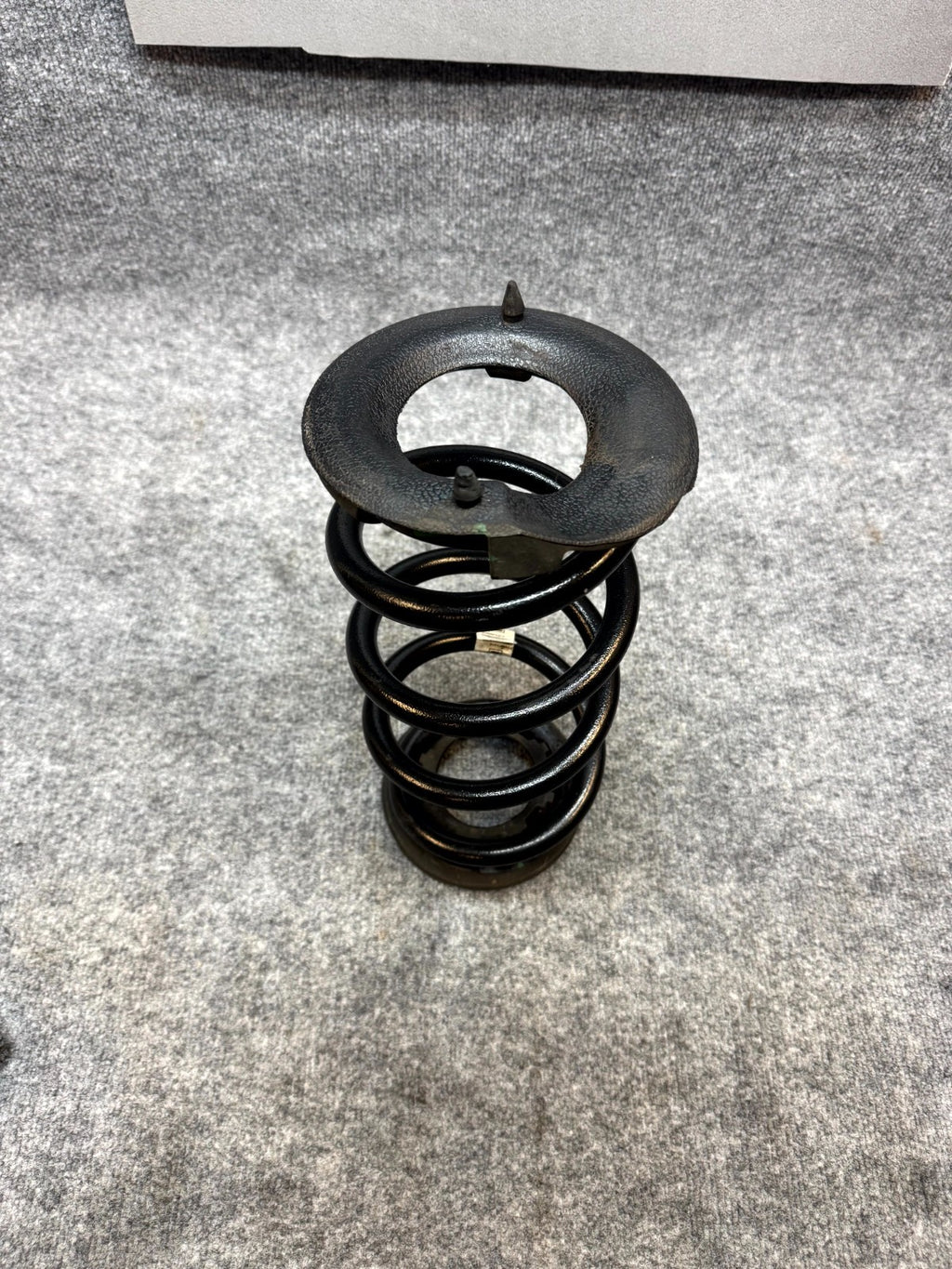2017-2023 TESLA MODEL 3 REAR RIGHT/LEFT COIL SPRING INSULATOR OEM, 1044472-01-E