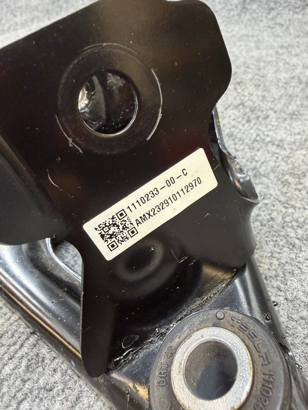 20-24 TESLA MODEL Y FRONT LEFT DRIVE UNIT MOUNT SUPPORT BRACKET OEM,1110233-00-C
