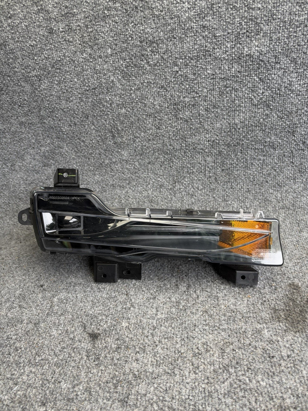 20-24 Tesla Model 3-Y Front Right Foglamp Turn Signal LED 1077391-00-F