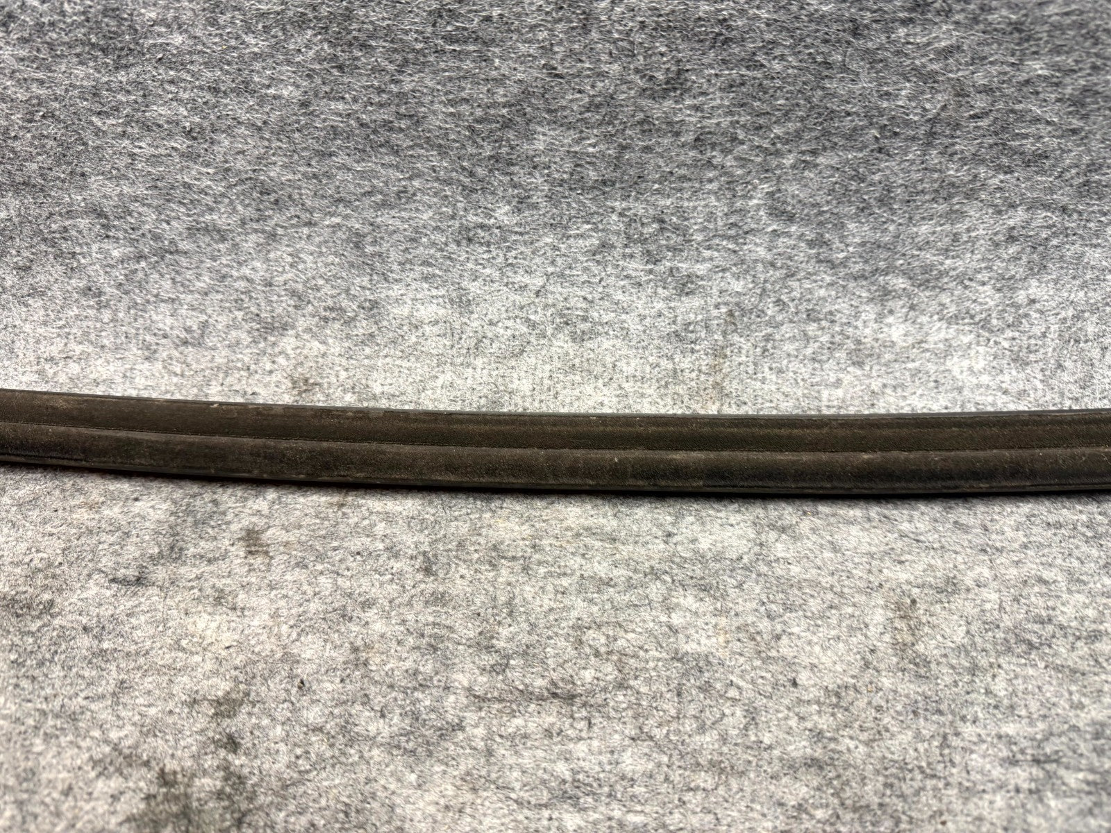 ♦️2017–2023 TESLA MODEL 3 FRONT LEFT DOOR WINDOW BELT MOLDING OEM, 1080681-00-H