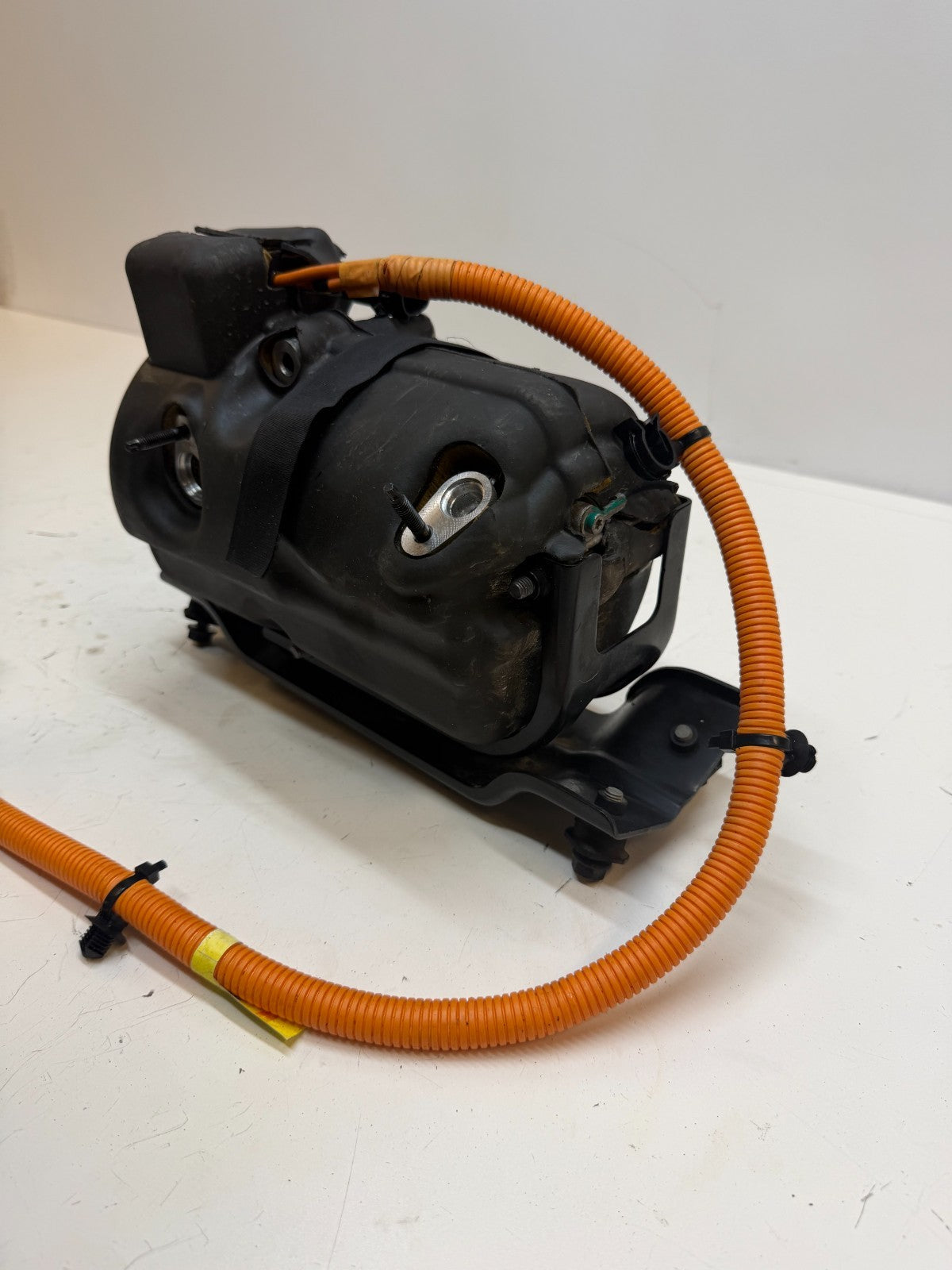 2017-2019 TESLA MODEL S ELECTRIC AC COMPRESSOR PUMP W/ COVER & HARNESS