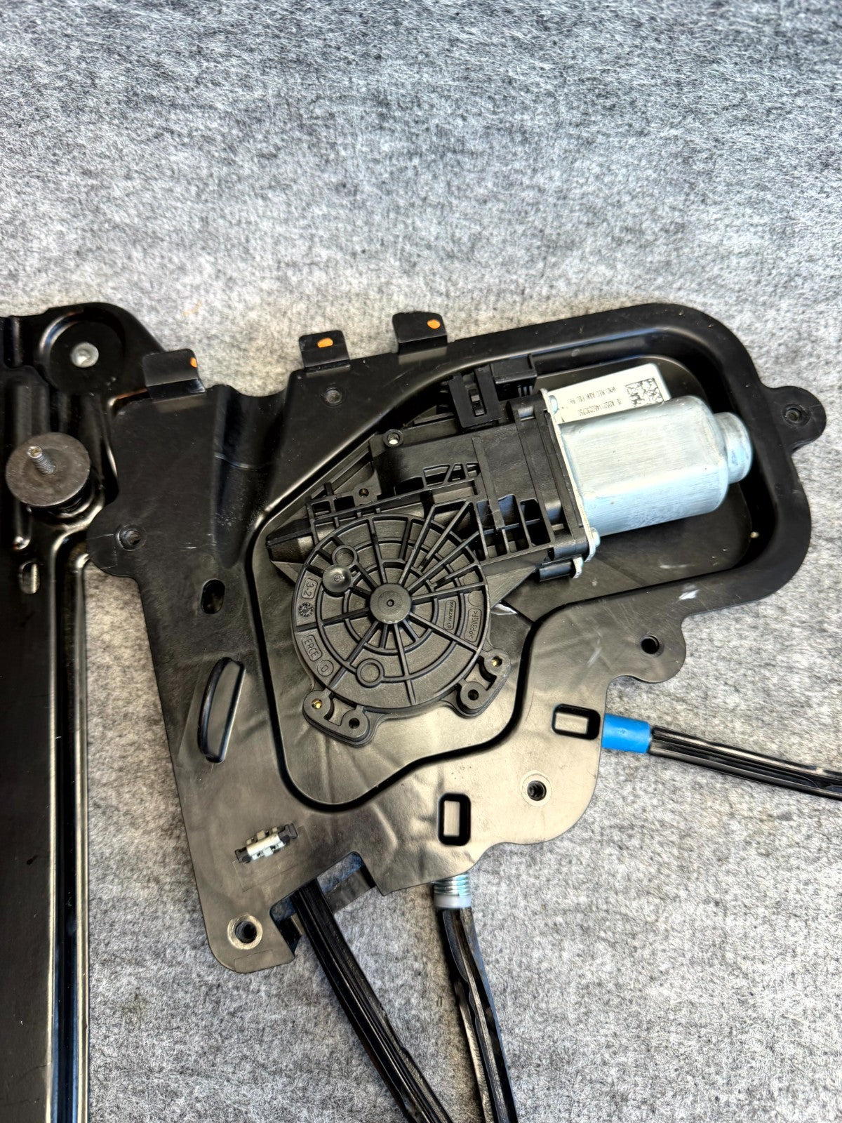 ♦️2017–2023 TESLA MODEL 3 FRONT RIGHT WINDOW REGULATOR & MOTOR OEM, 1096621-20-J