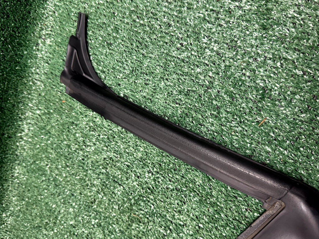 ♦️20-24 TESLA MODEL Y REAR RIGHT QUARTER PANEL WINDOW GLASS SEAL OEM, 149771400D