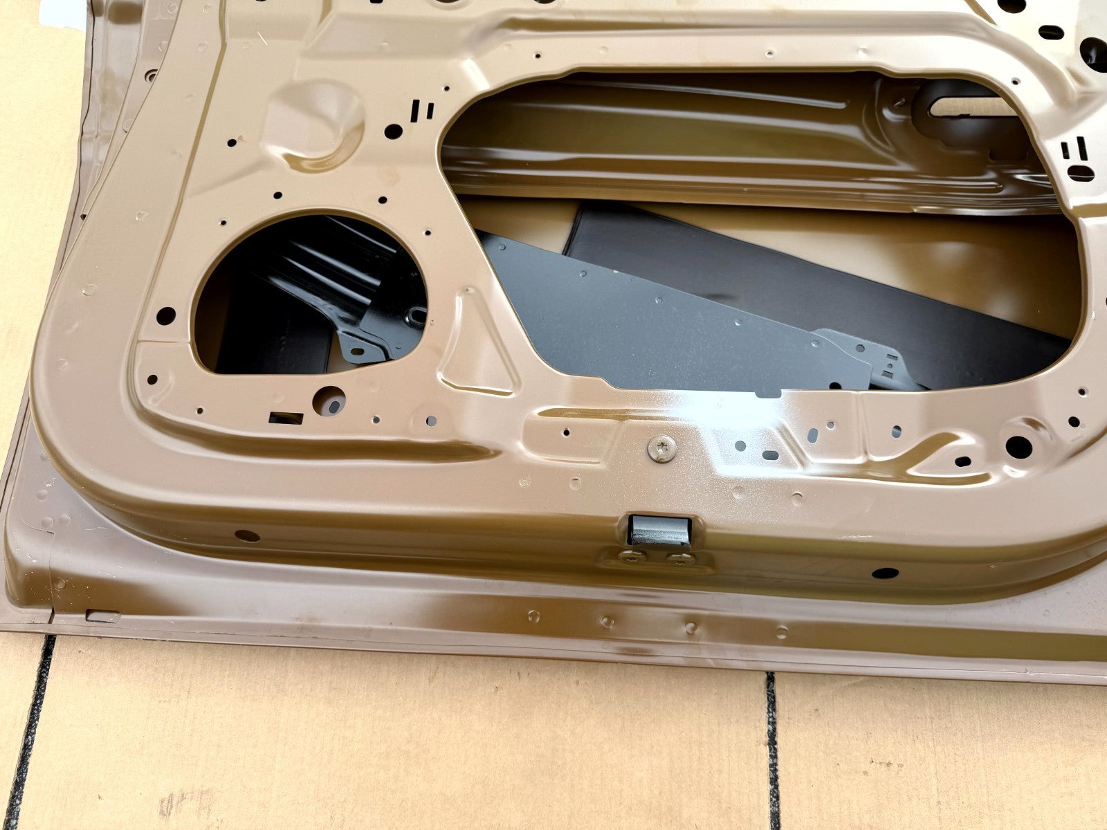 2024-2025 TESLA MODEL 3 FRONT RIGHT PASSENGER SIDE DOOR SHELL OEM, 1751846-E0-A
