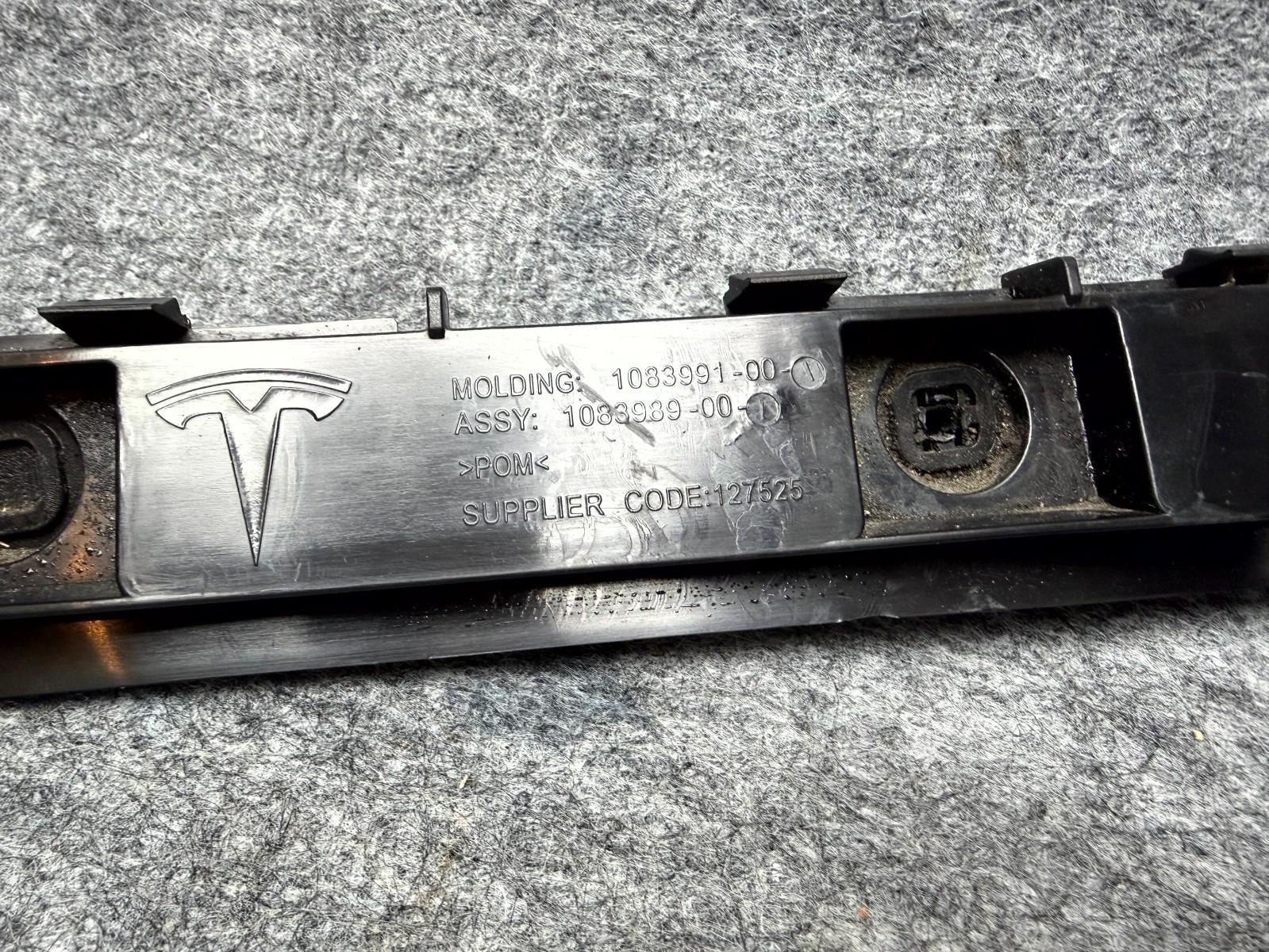 ♦️17-23 TESLA MODEL 3 RIGHT PASSENGER SIDE BUMPER WING BRACKET OEM, 1083991-00