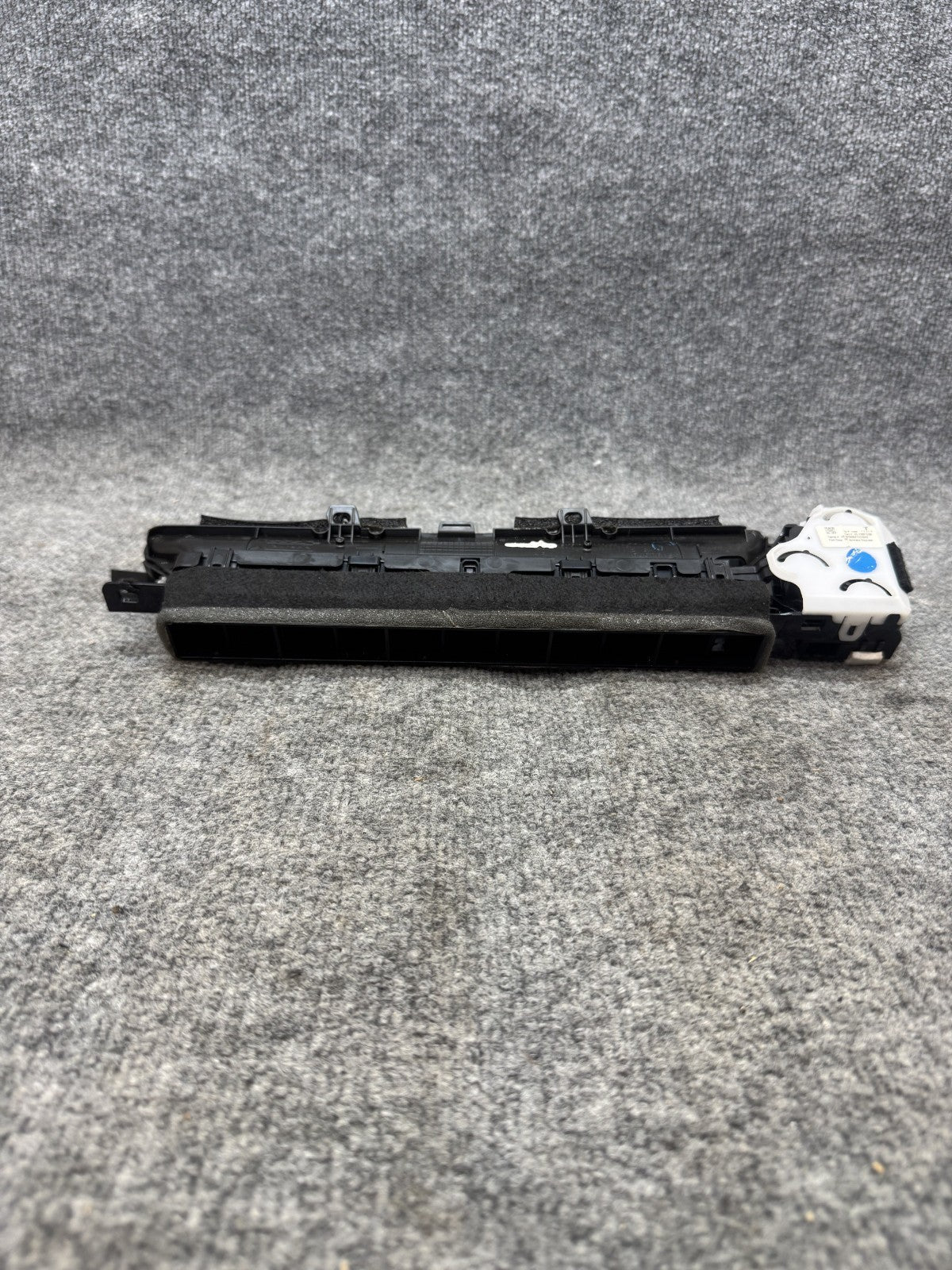 2017 – 2023 TESLA MODEL 3 RIGHT DASH HEATER LOWER AIR VENT GRILLE OEM 108332500F