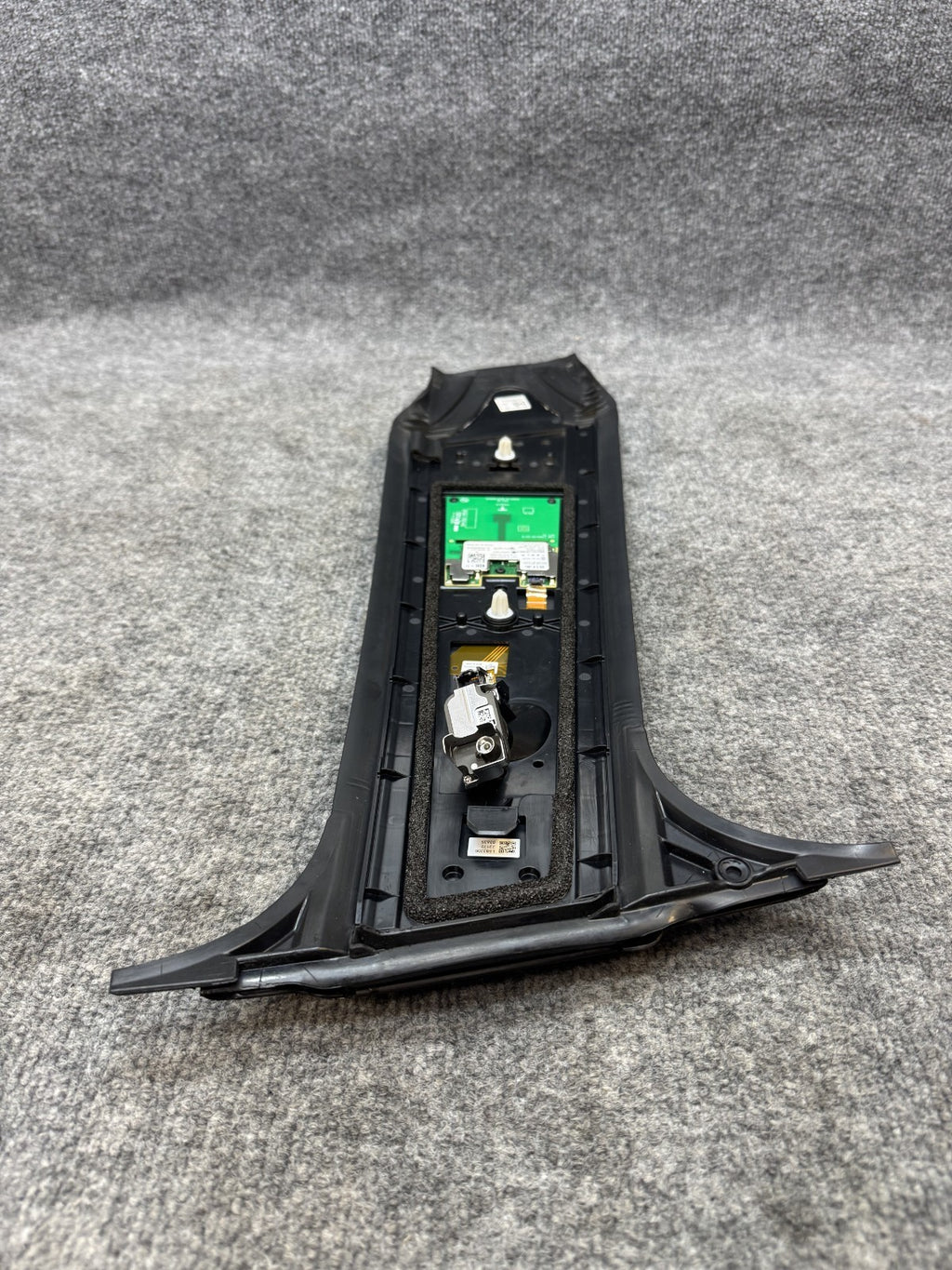 2020 - 2024 TESLA MODEL Y RIGHT SIDE B-PILLAR GLASS TRIM CAMERA OEM 1785300-00-B
